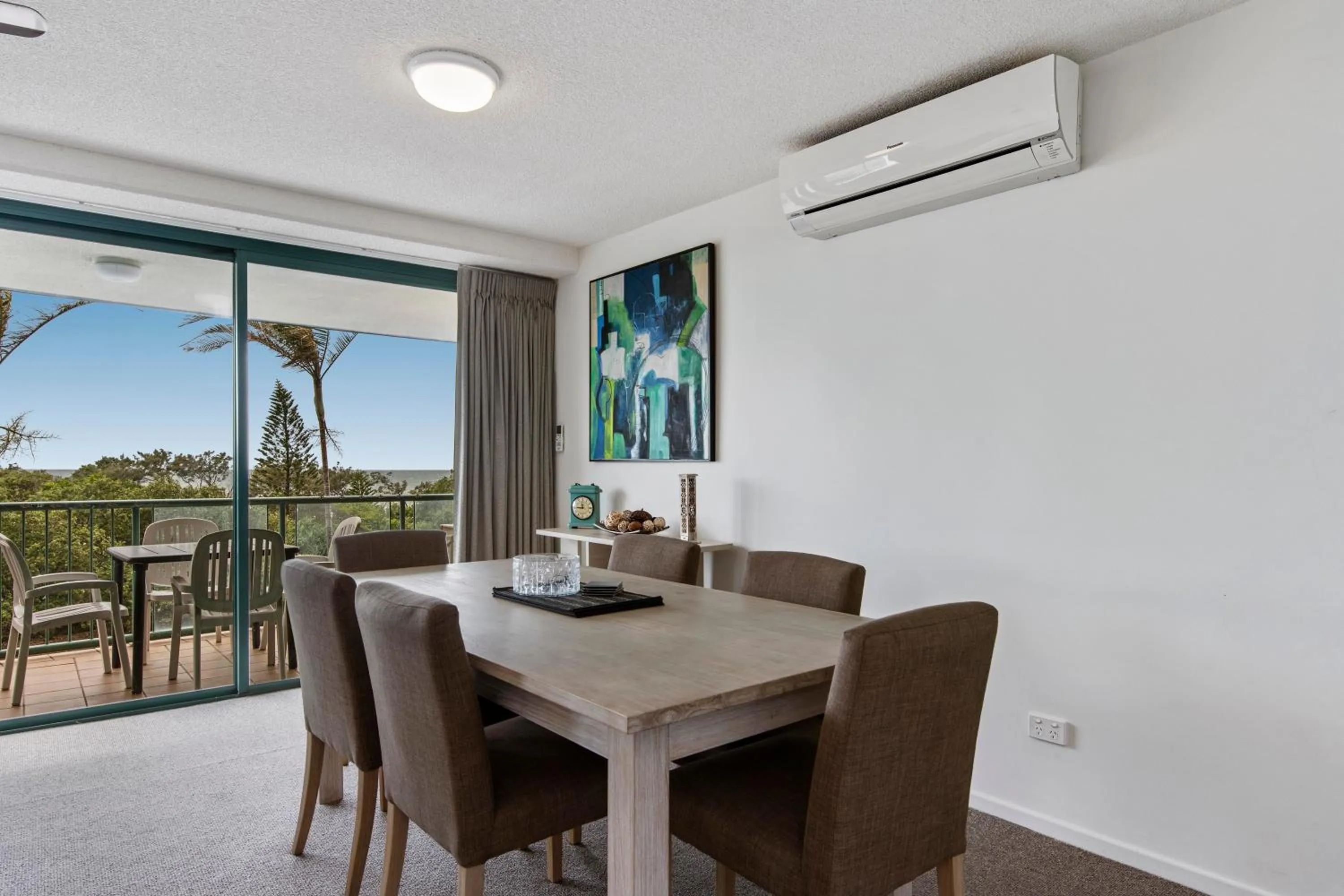 Dining area in Key Largo Maroochydore
