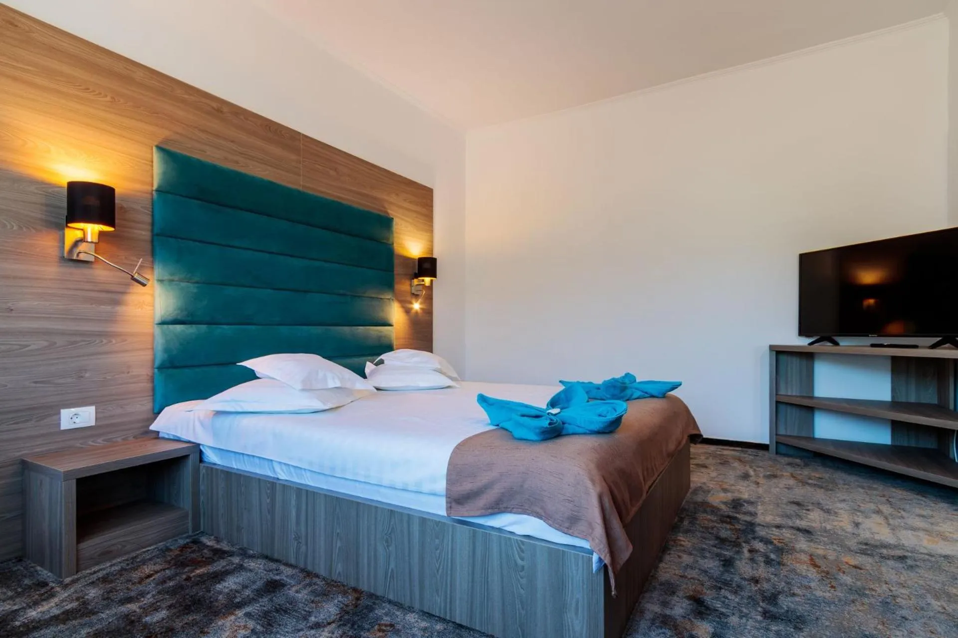 Photo of the whole room, Bed in Hotel Orizont Cozia