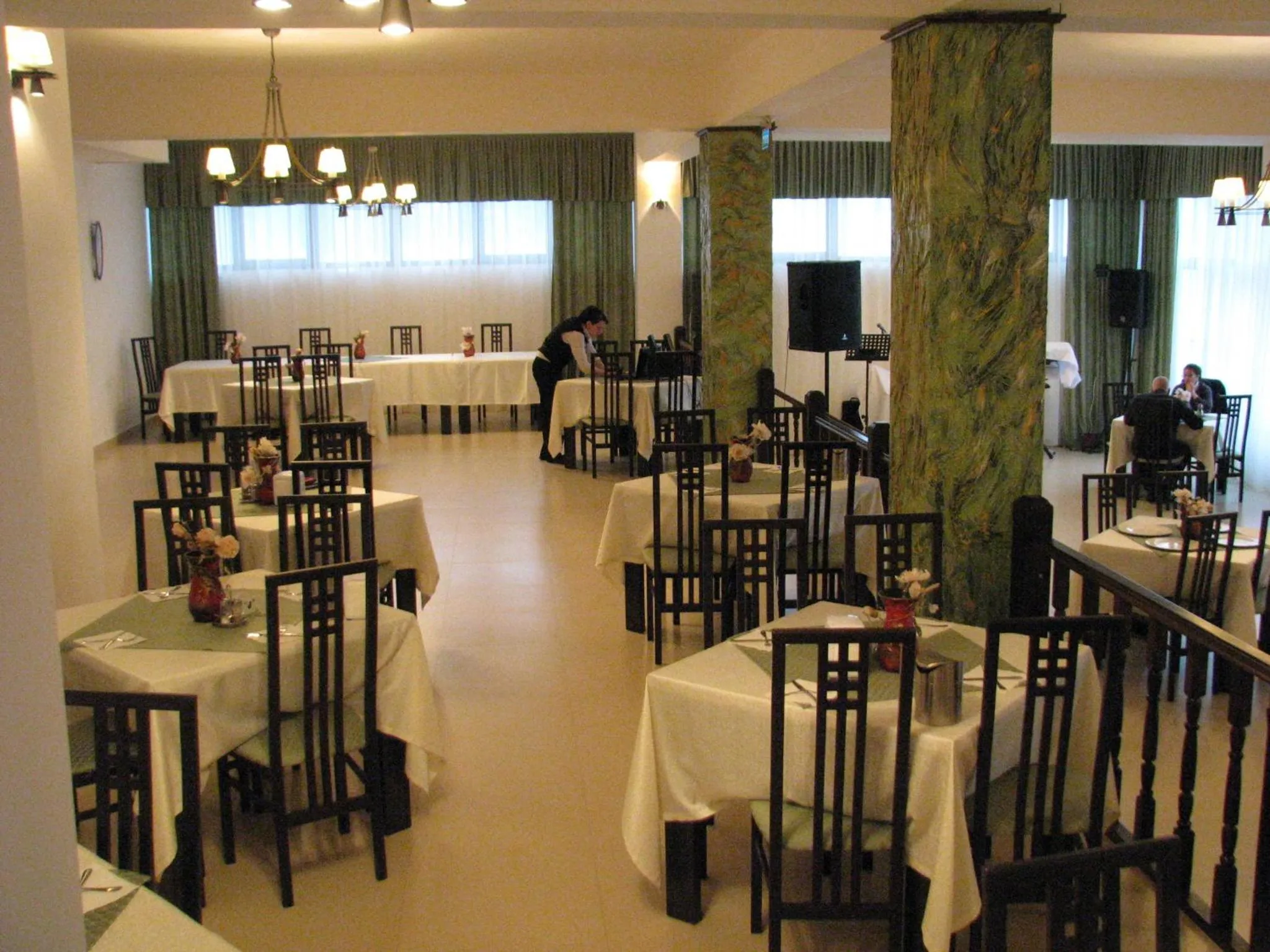 Restaurant/places to eat in Hotel Orizont Cozia