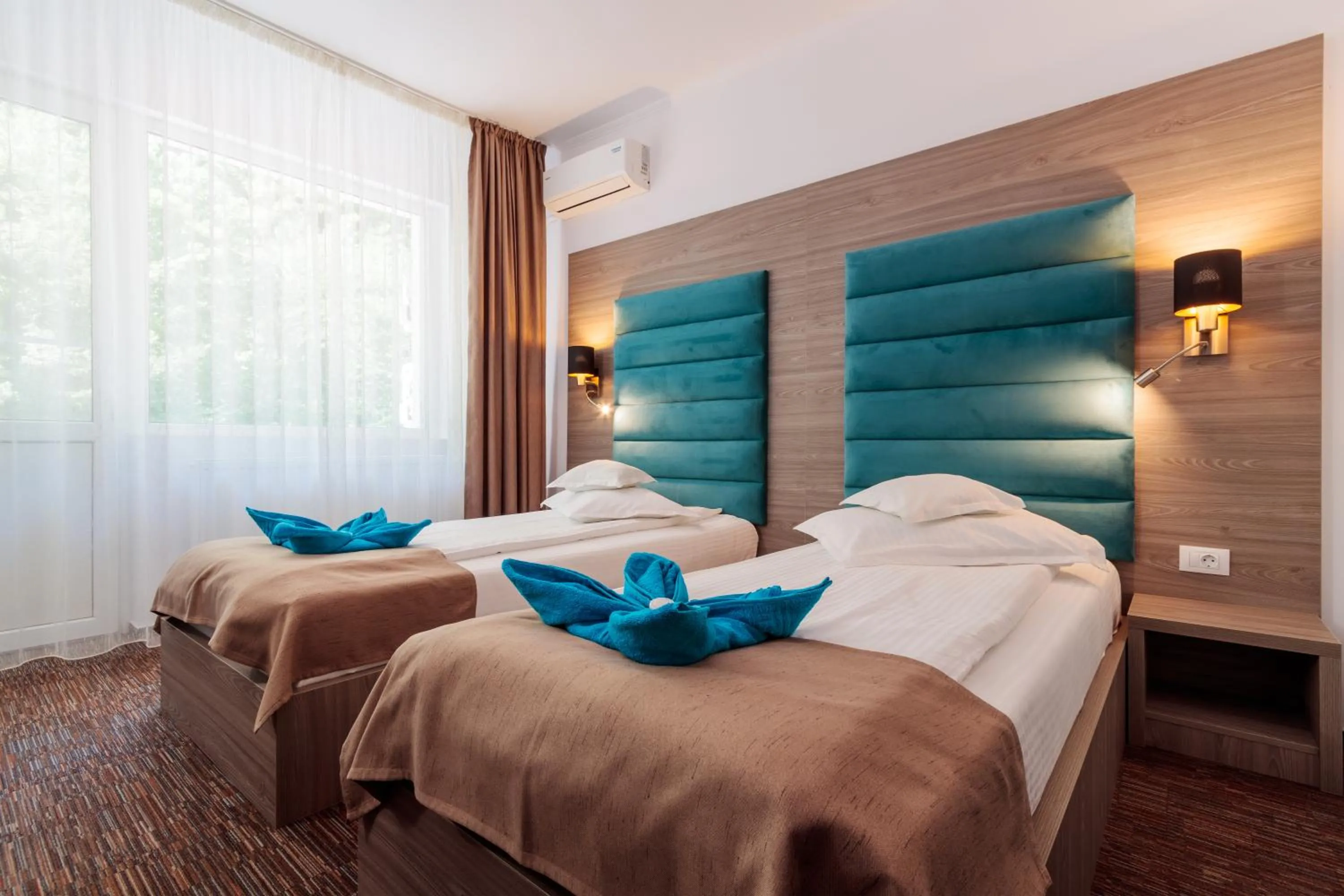 Bedroom, Bed in Hotel Orizont Cozia