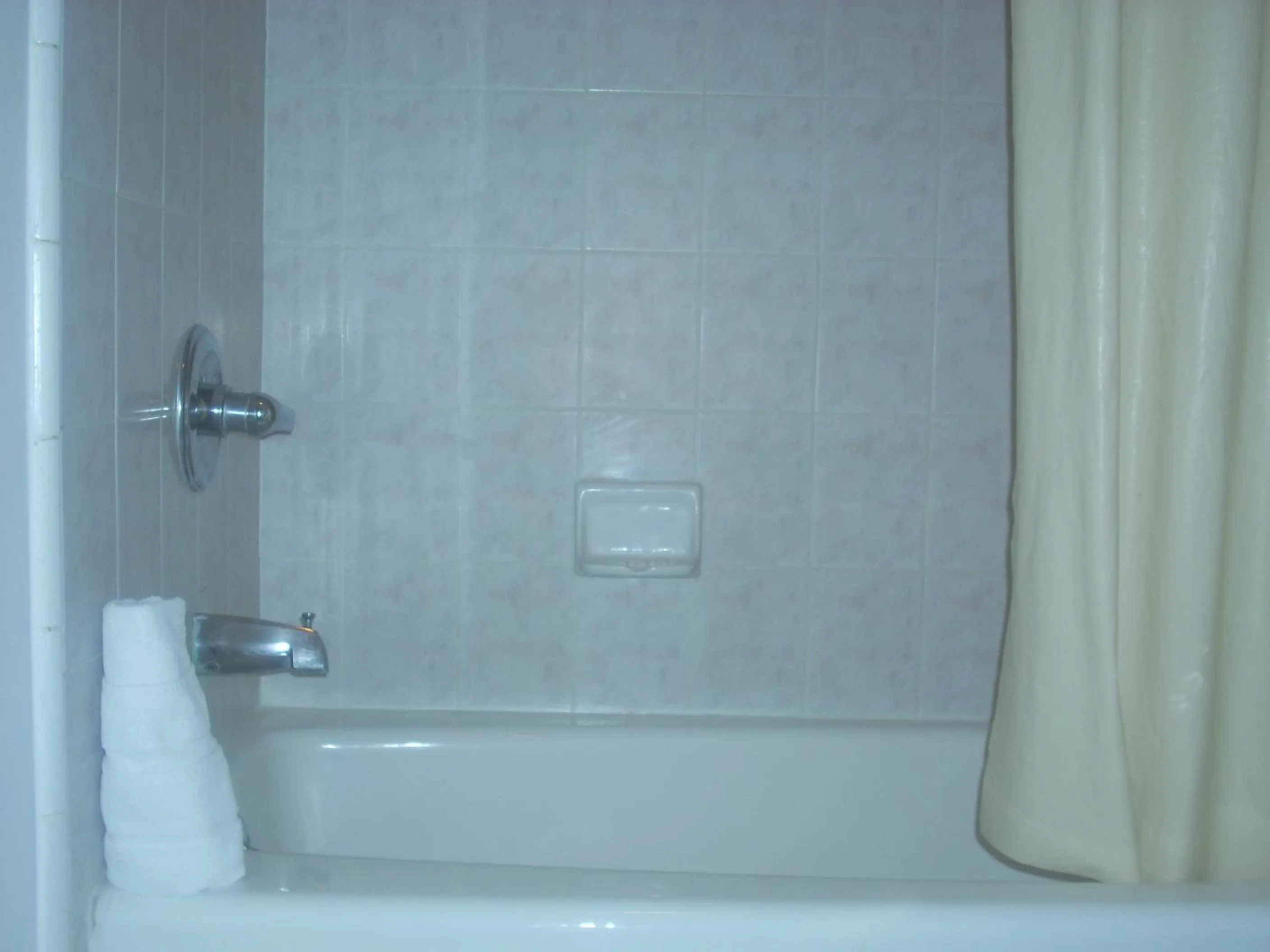 Bathroom in Economy Inn Seaside