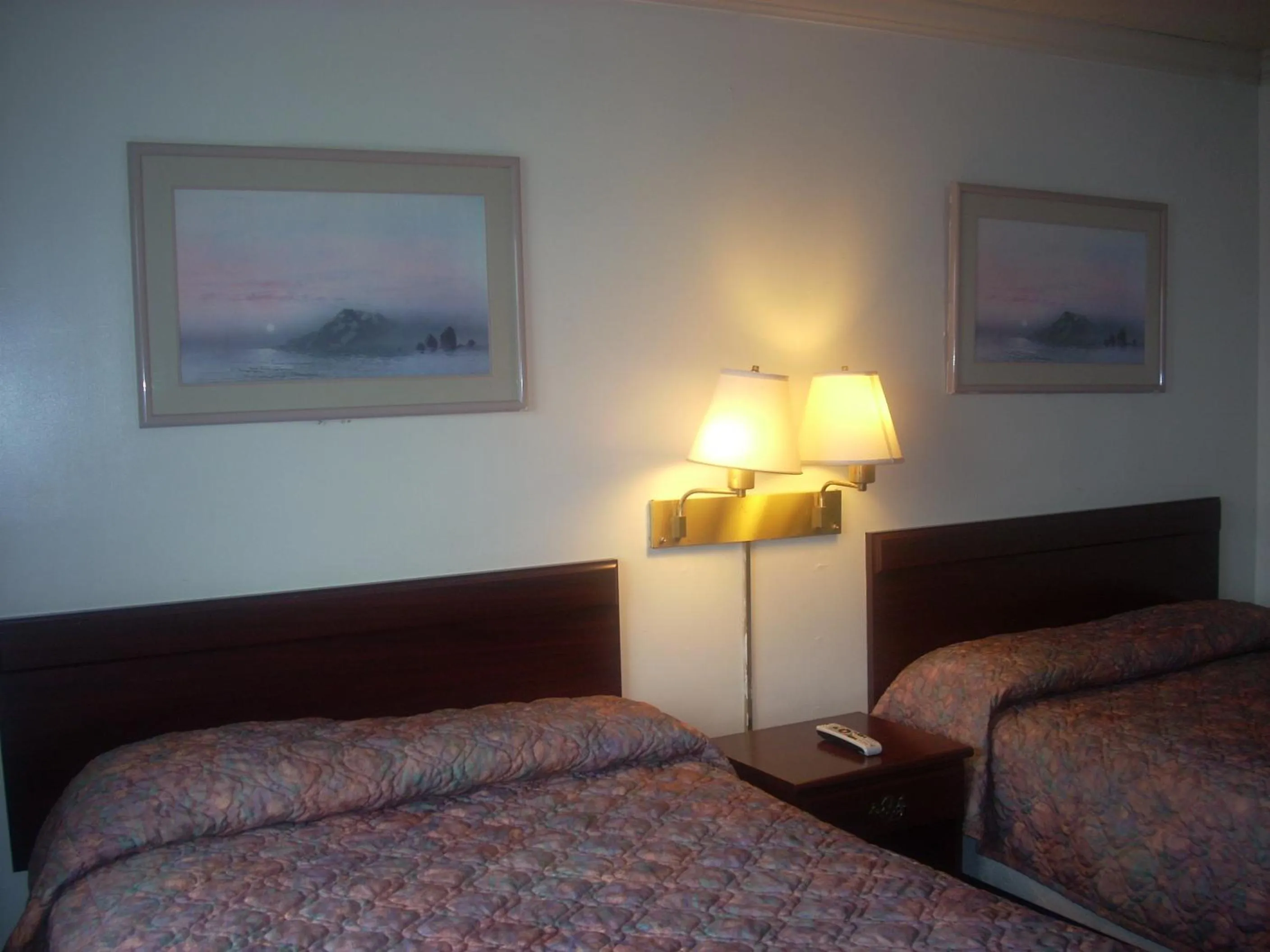 Decorative detail, Bed in Economy Inn Seaside