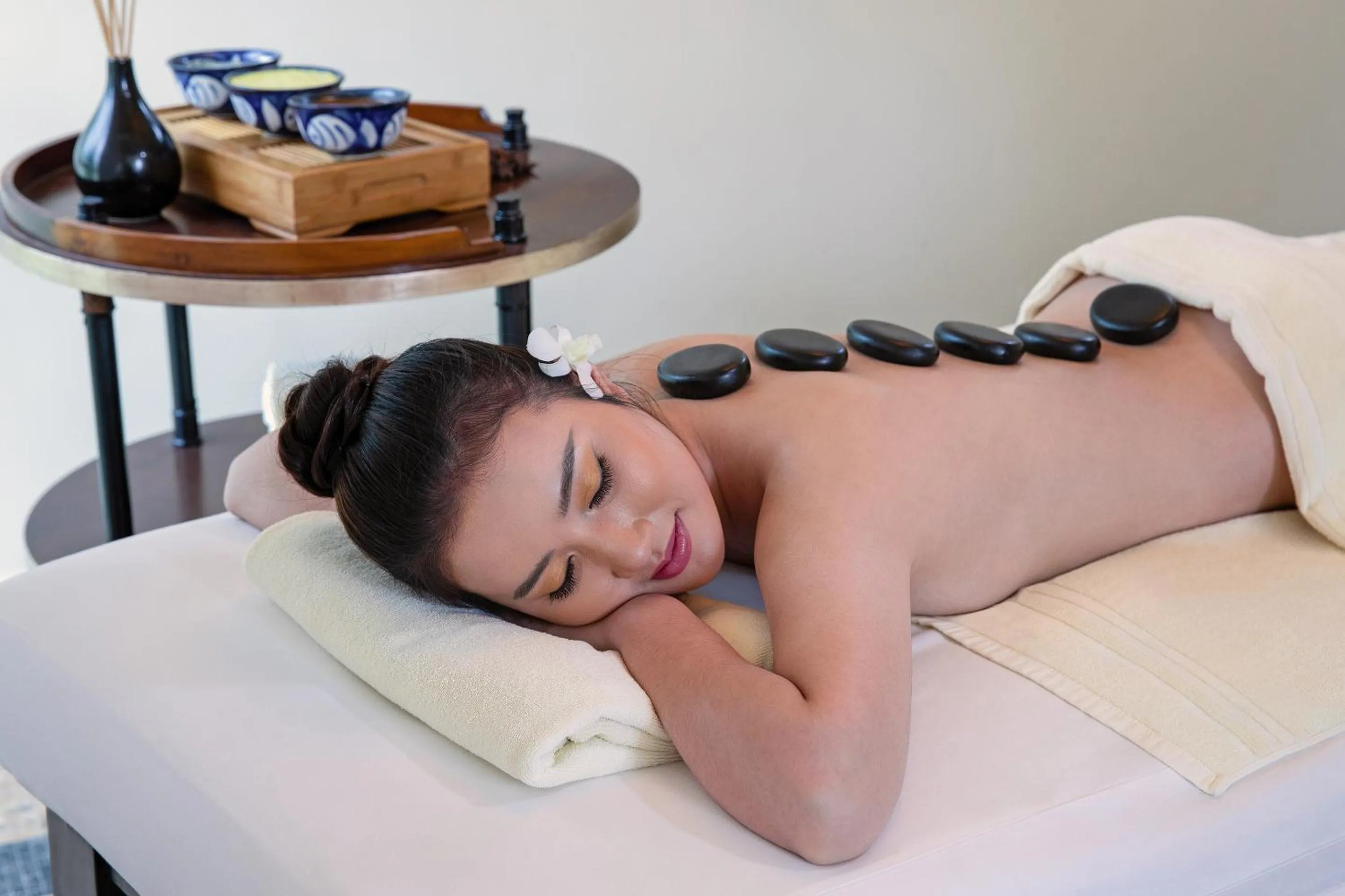 Hot Tub in Indochine Palace