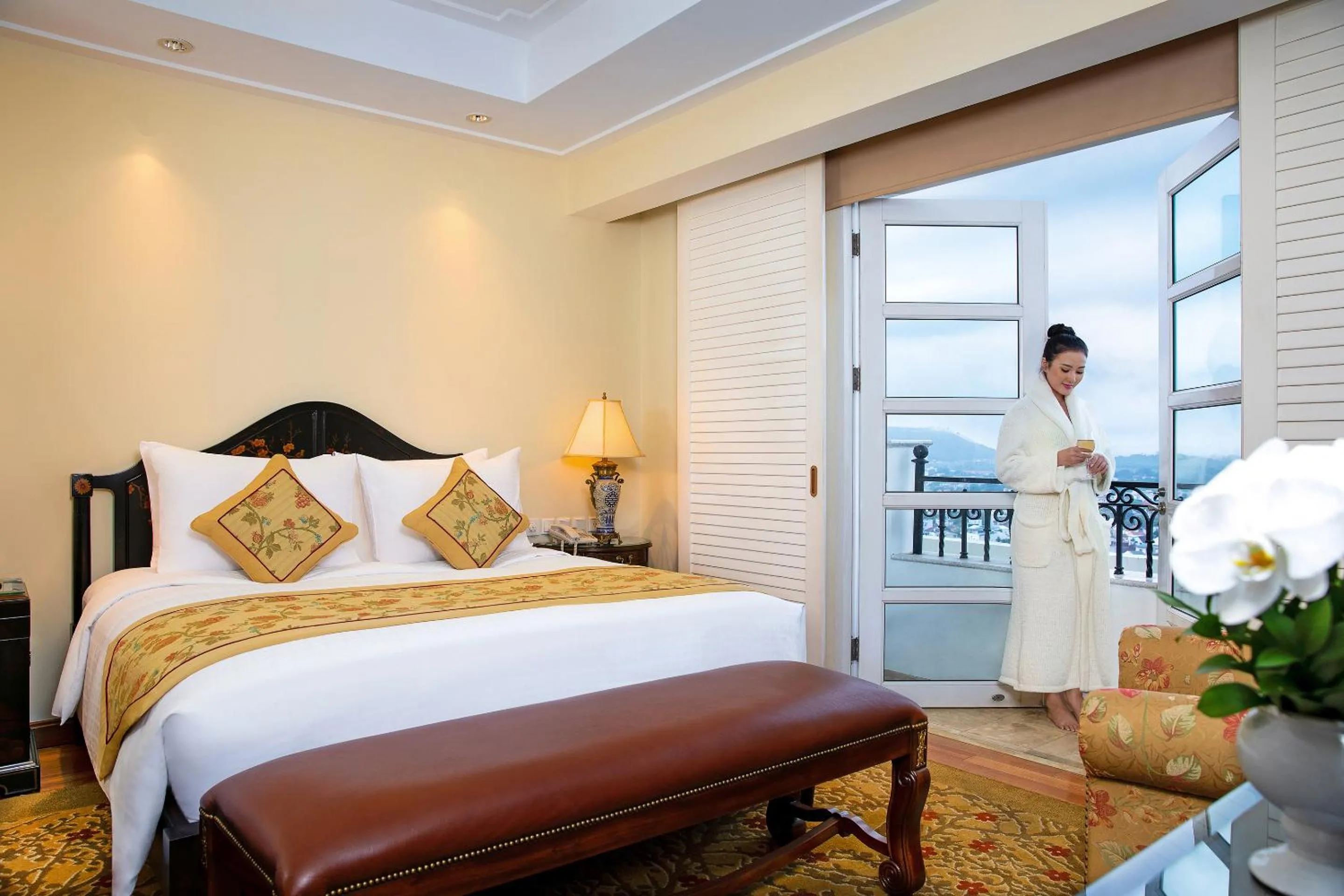 Balcony/Terrace, Bed in Indochine Palace