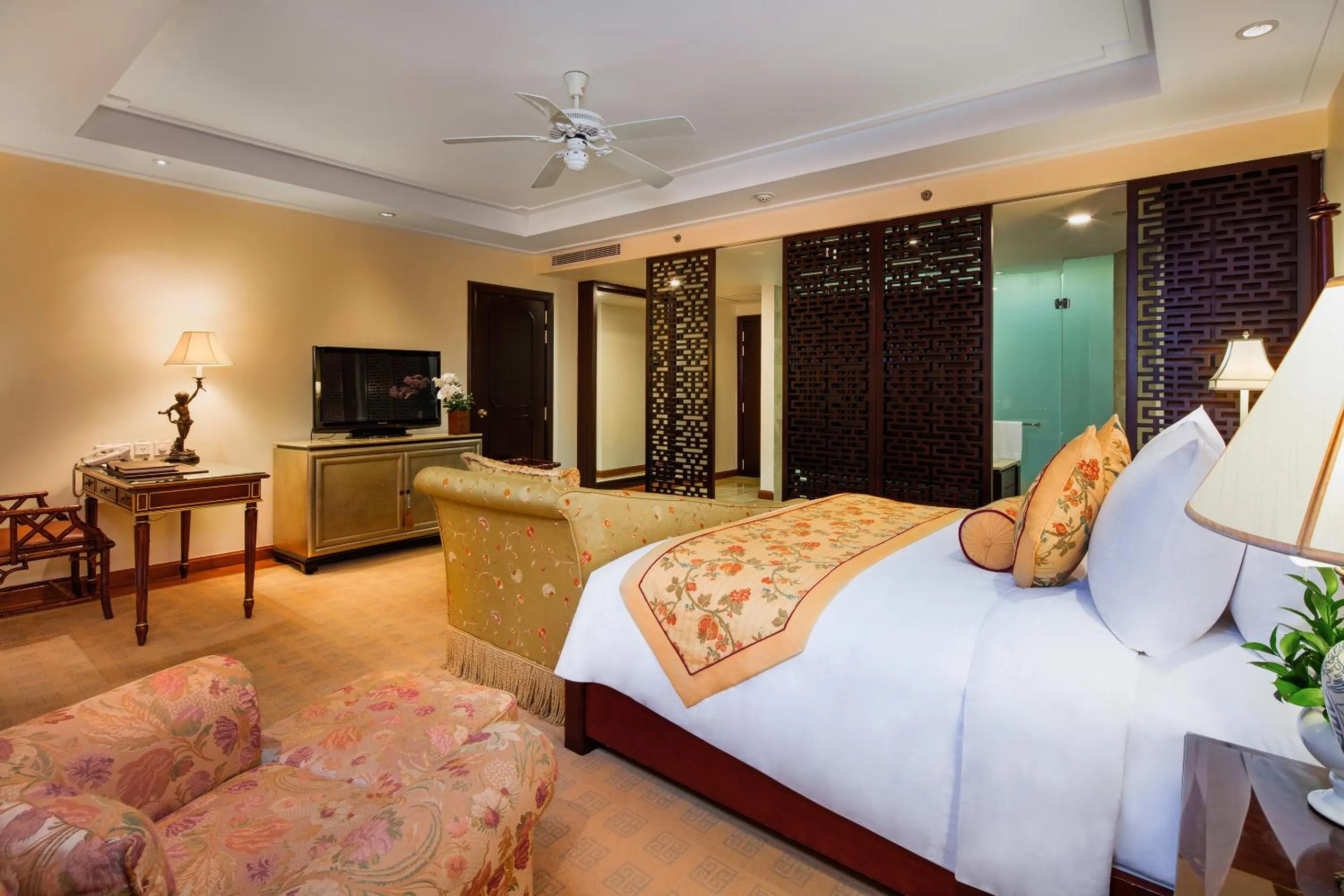 Bed in Indochine Palace