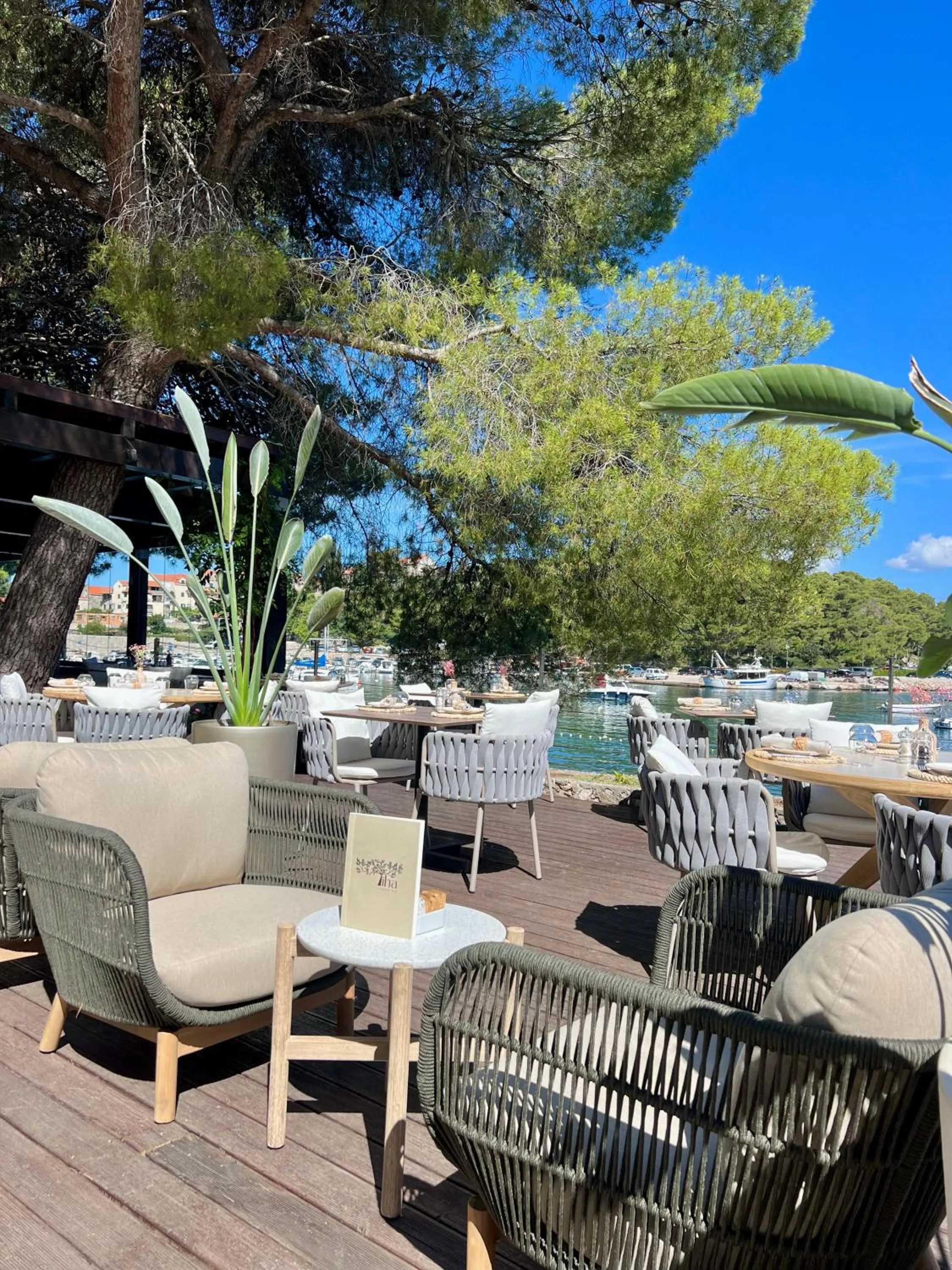 Restaurant/places to eat in Hotel Cavtat