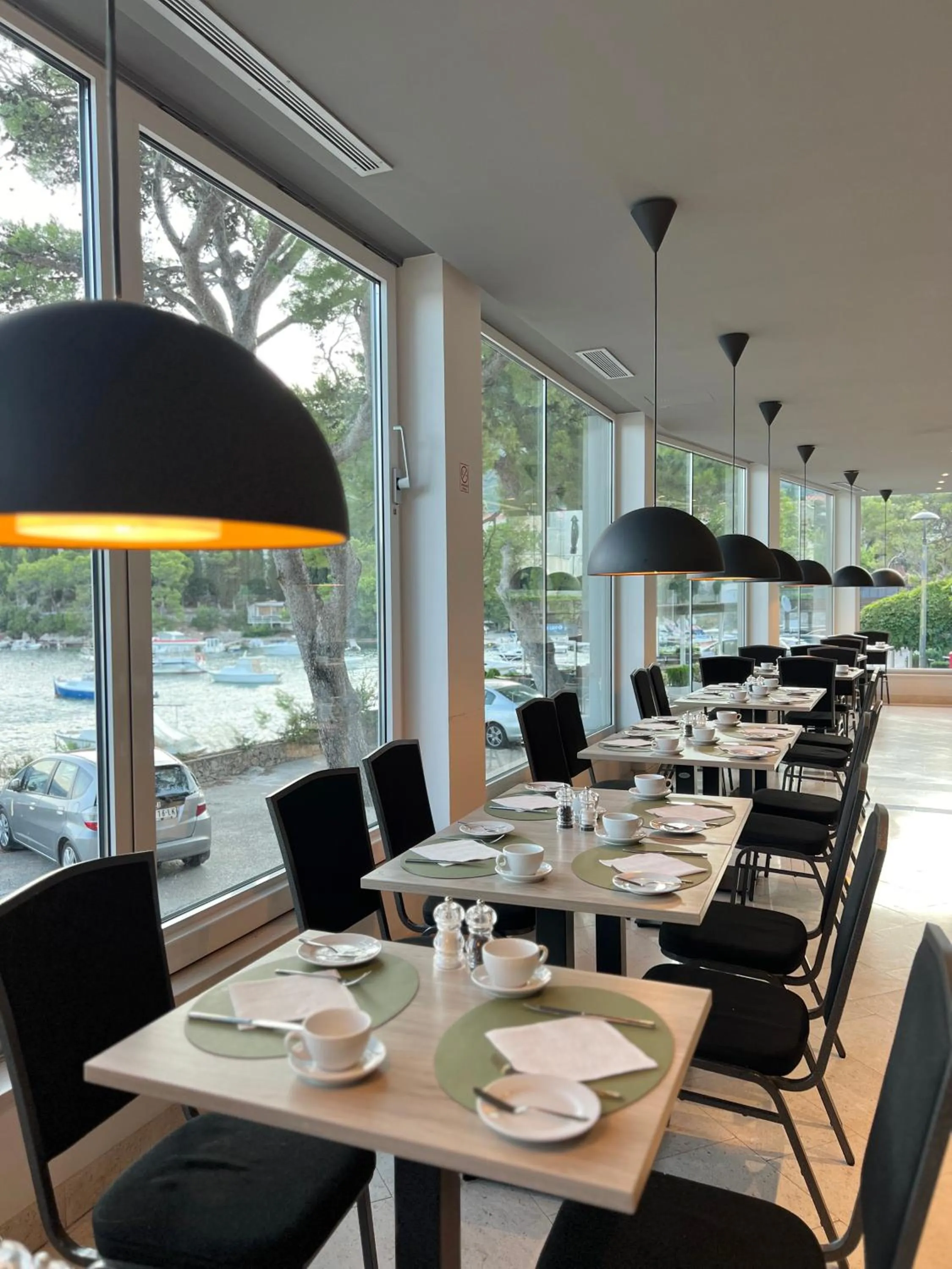 Restaurant/places to eat in Hotel Cavtat