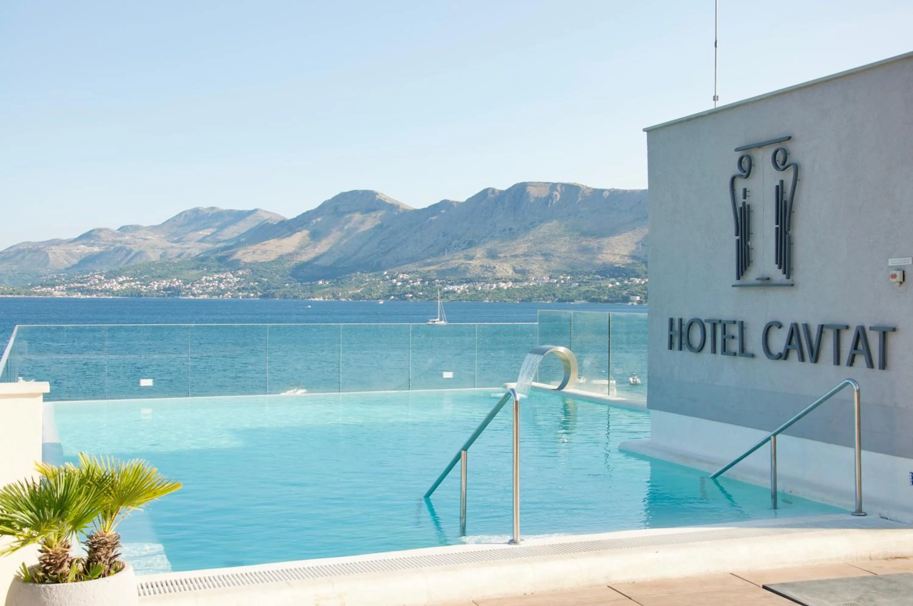 Swimming pool in Hotel Cavtat