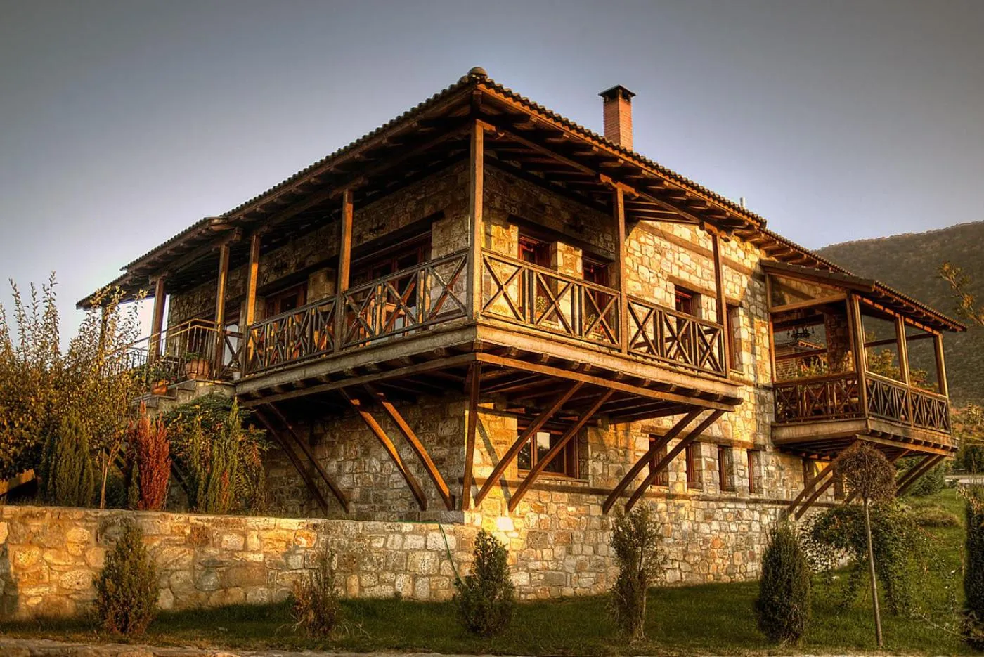 Facade/entrance in To Xilino Chorio