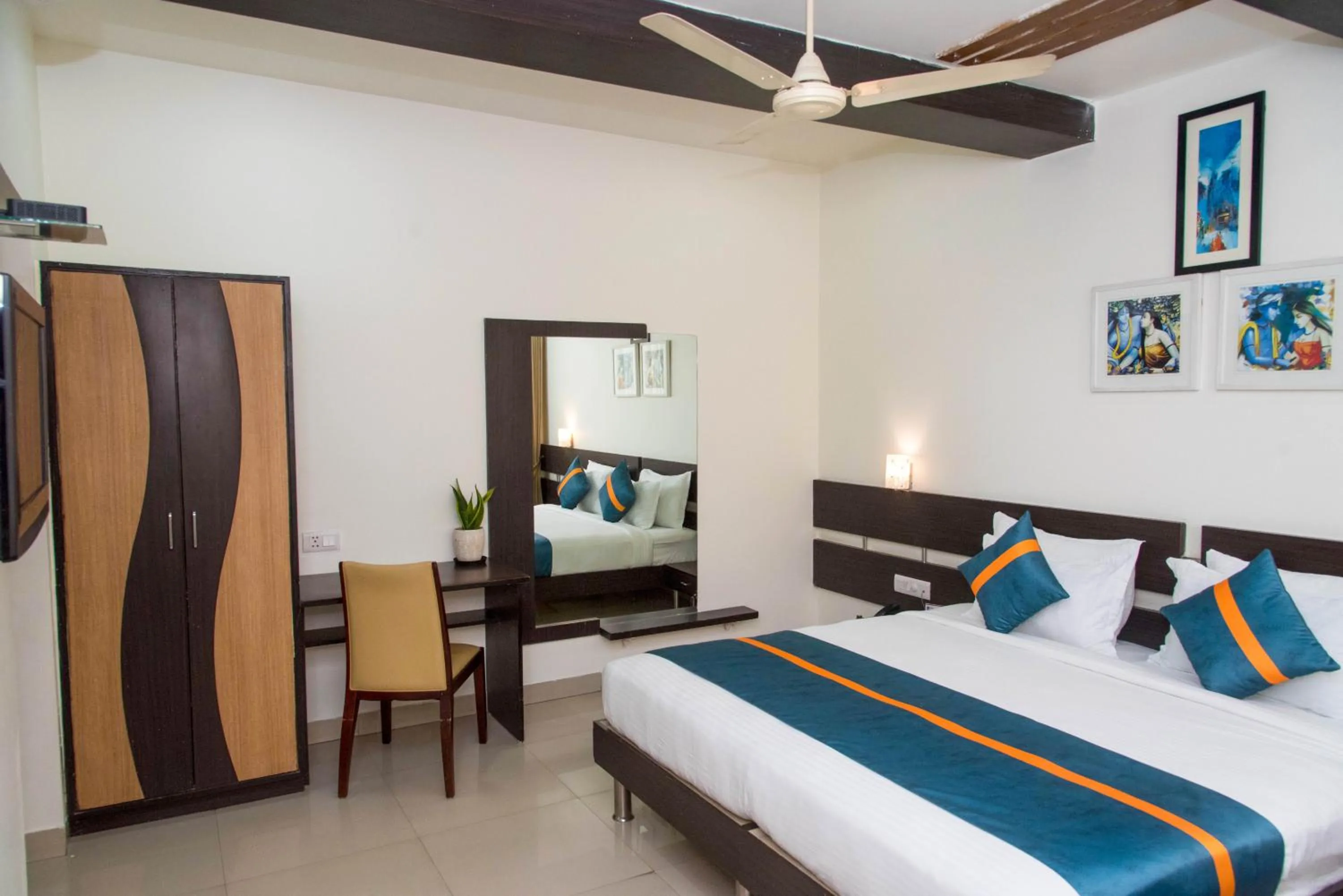 Bed in Raghu Mahal Hotel