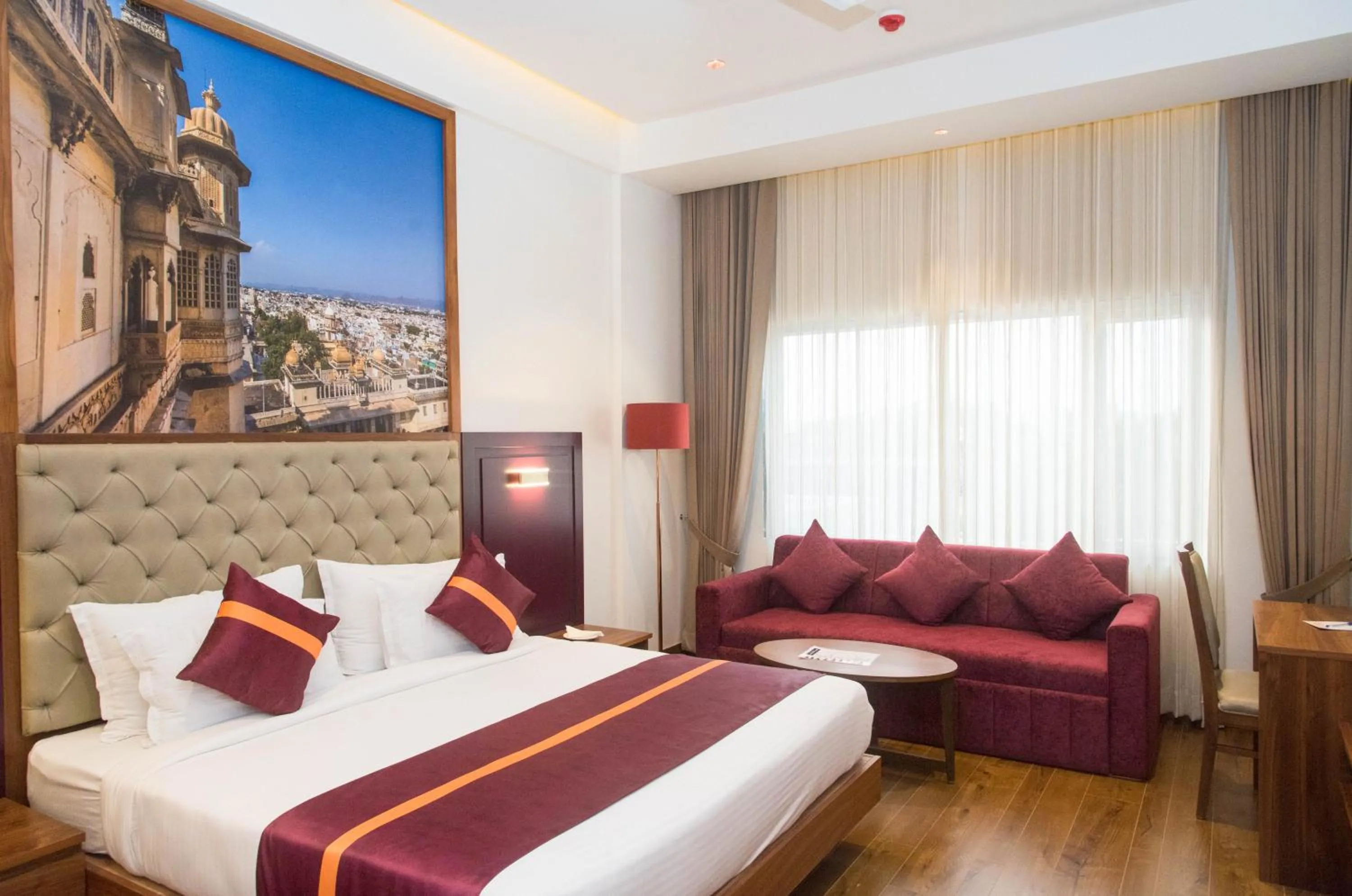 Bed in Raghu Mahal Hotel