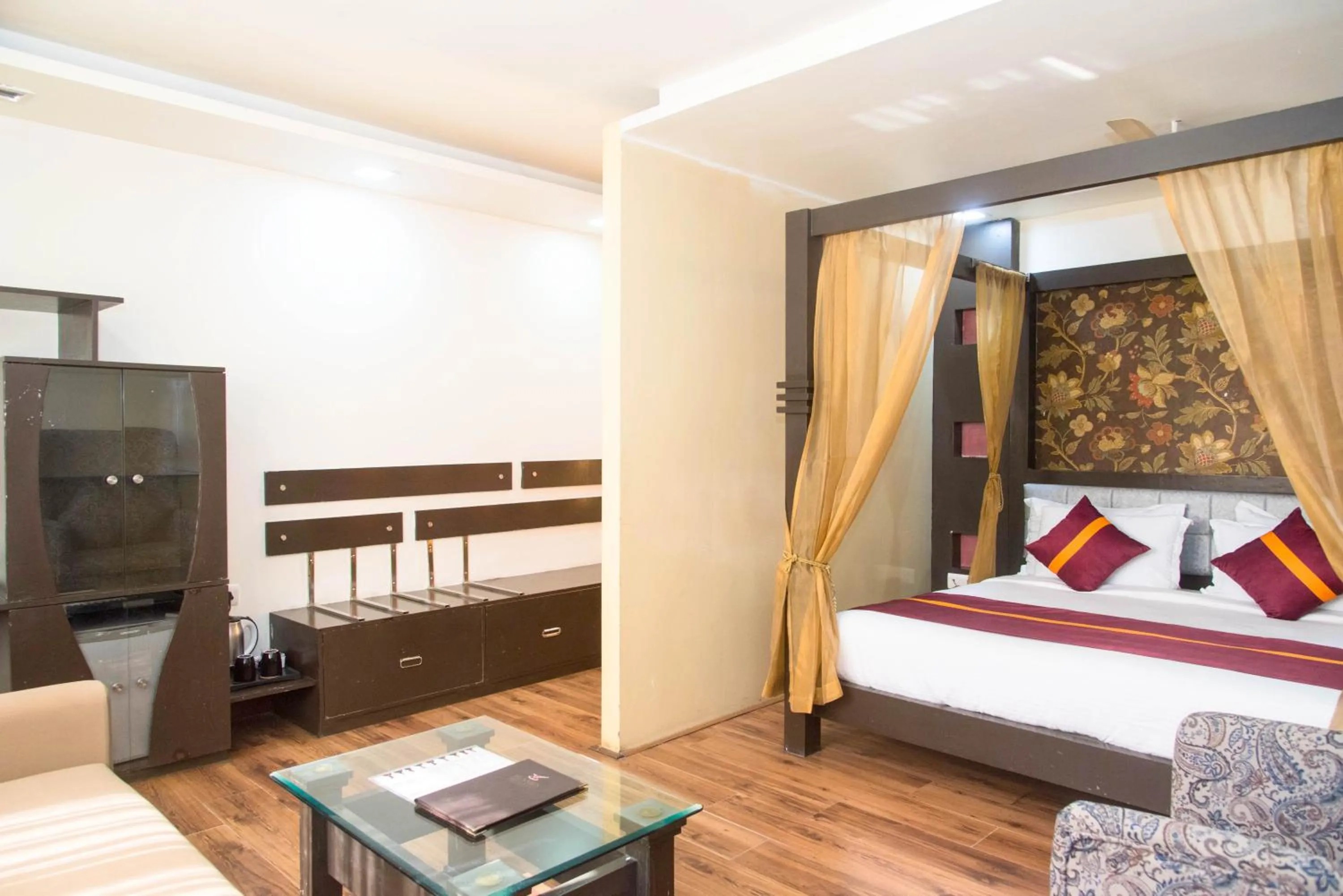 Bedroom, Bed in Raghu Mahal Hotel