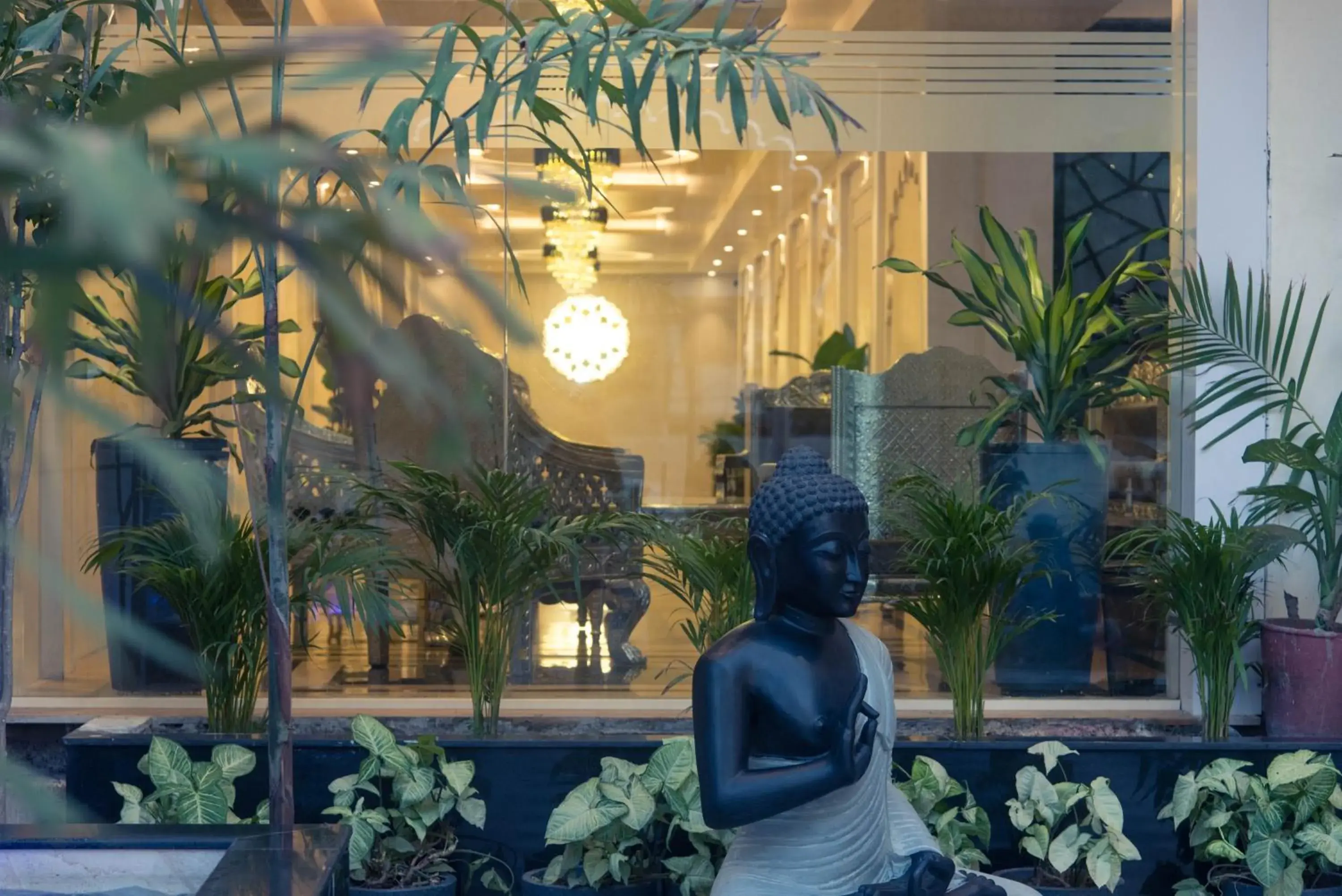 Facade/entrance in Raghu Mahal Hotel Facade/entrance in Raghu Mahal Hotel