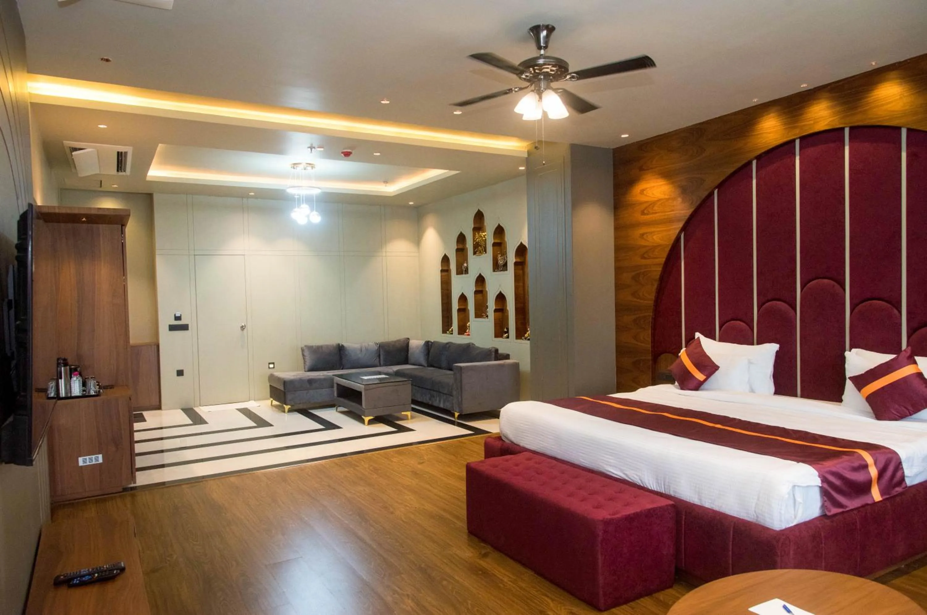 Bedroom, Bed in Raghu Mahal Hotel