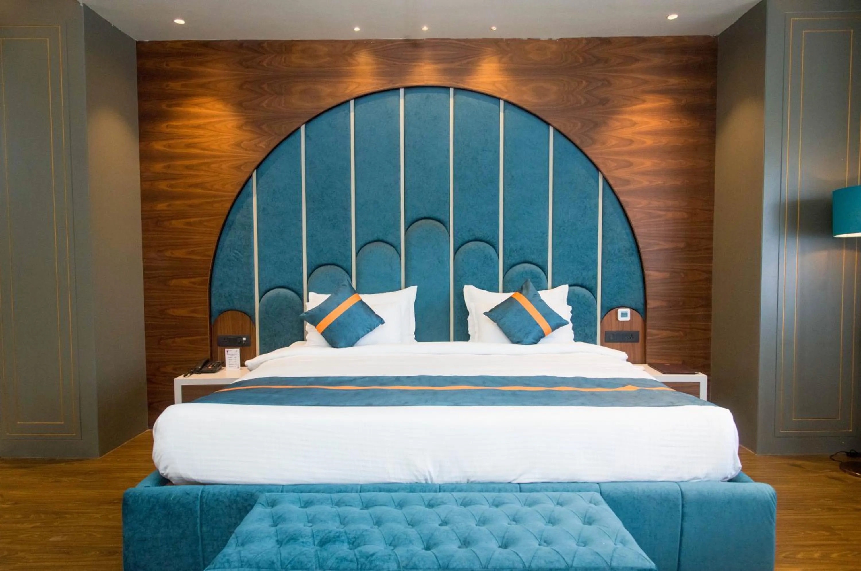 Bed in Raghu Mahal Hotel