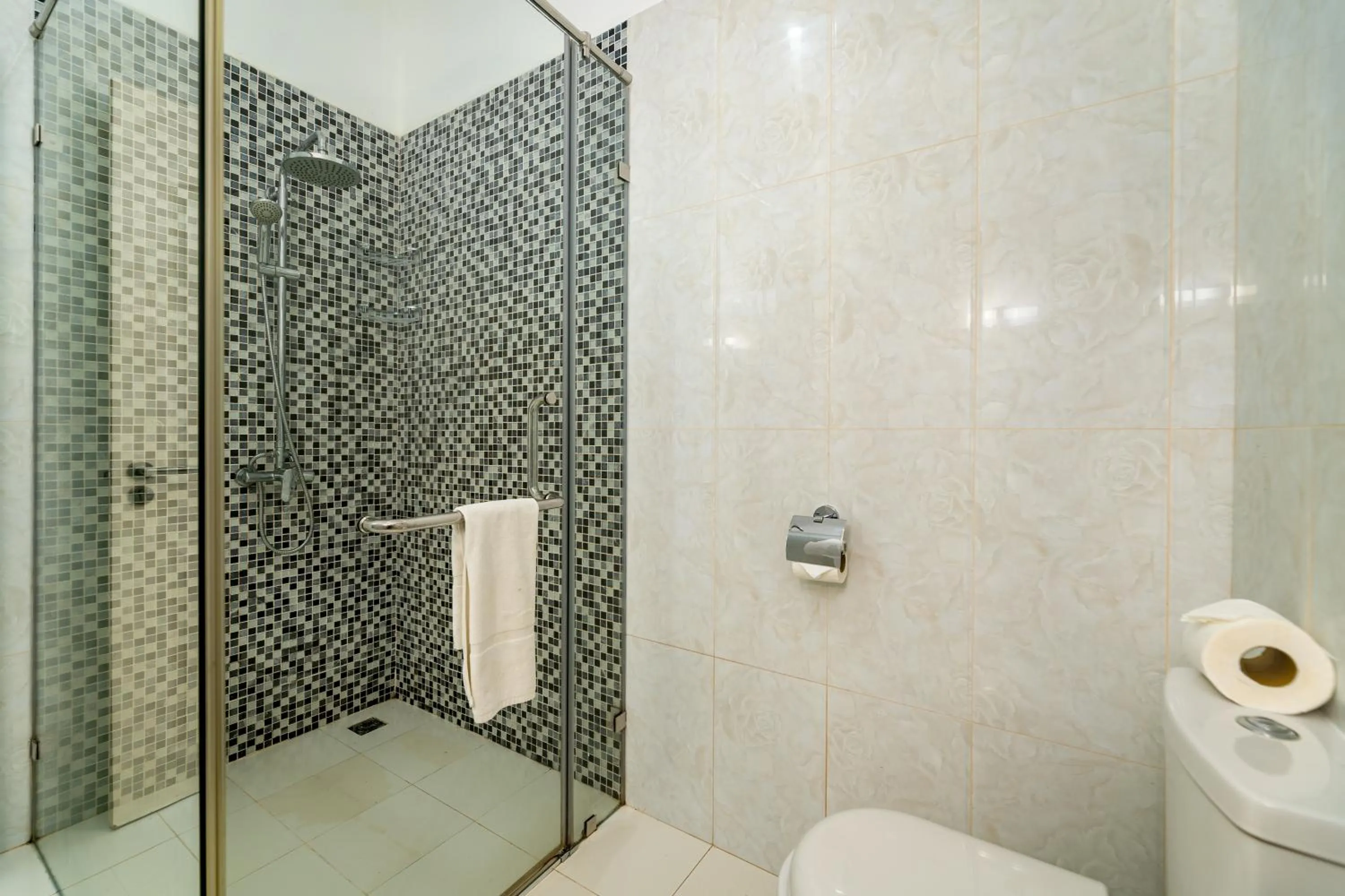 Shower in Kanasuk Self catering Apartments