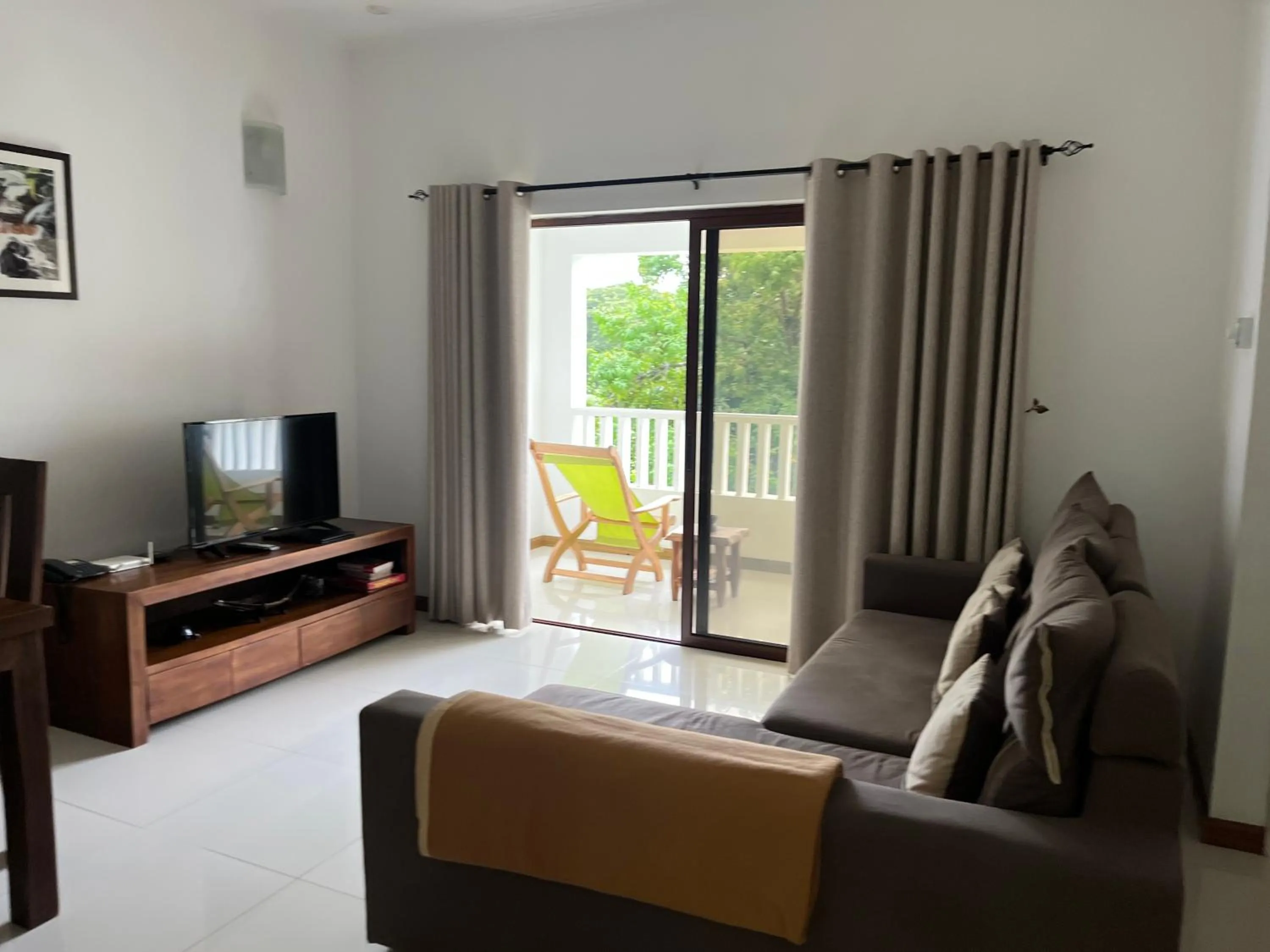 Communal lounge/ TV room in Kanasuk Self catering Apartments