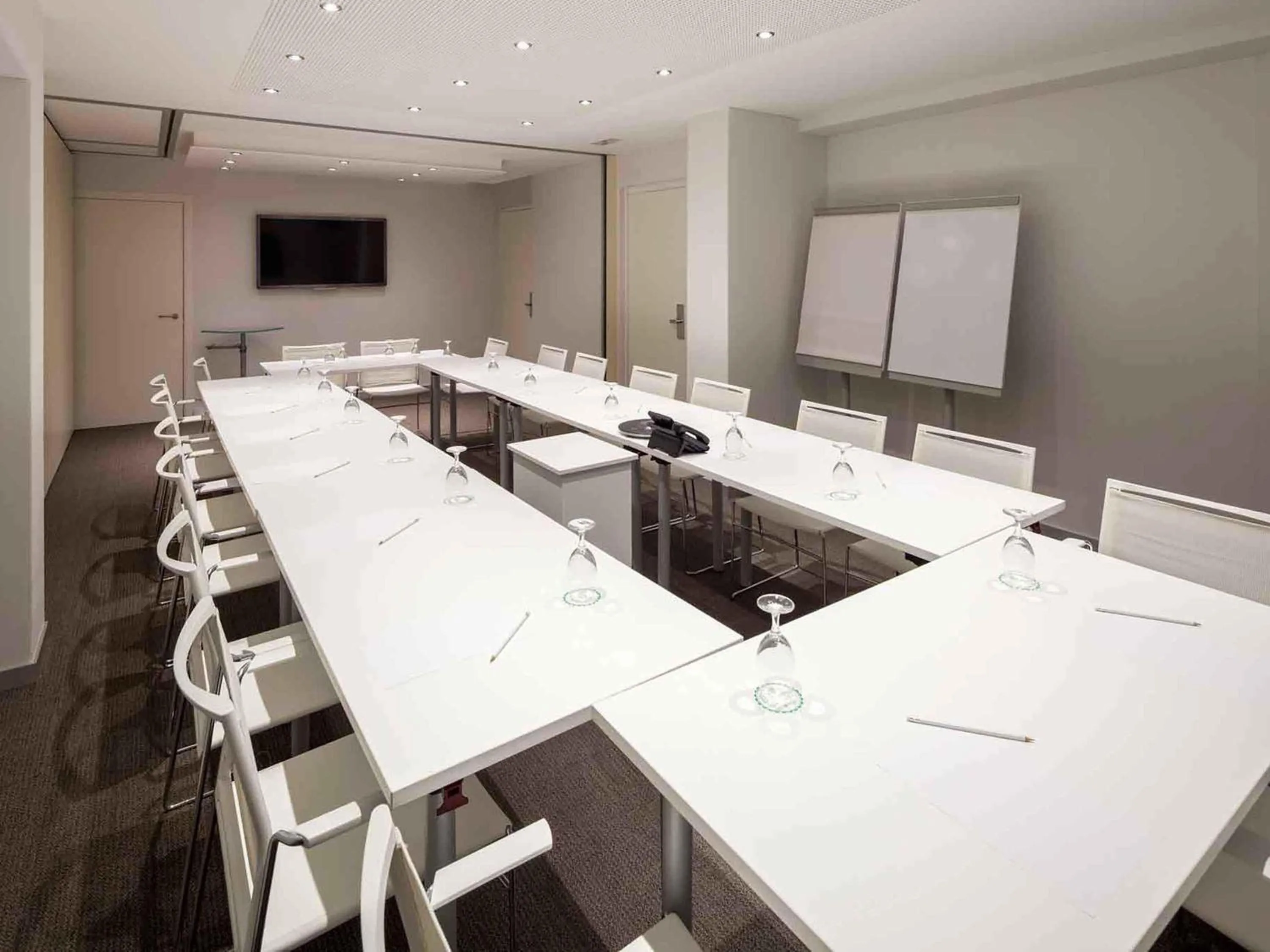 Meeting/conference room in Ibis Lleida