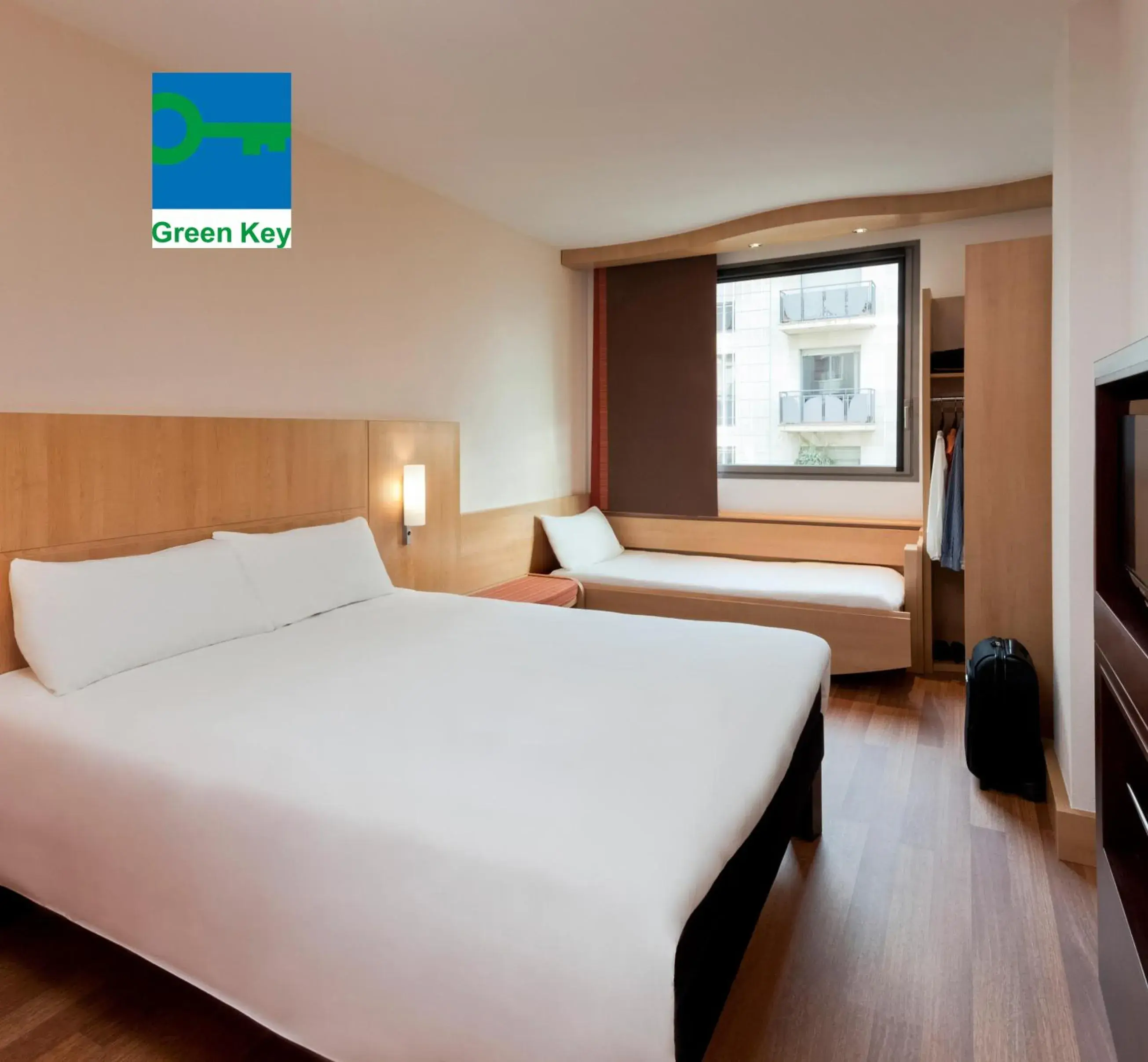 Photo of the whole room, Bed in Ibis Lleida Photo of the whole room, Bed in Ibis Lleida
