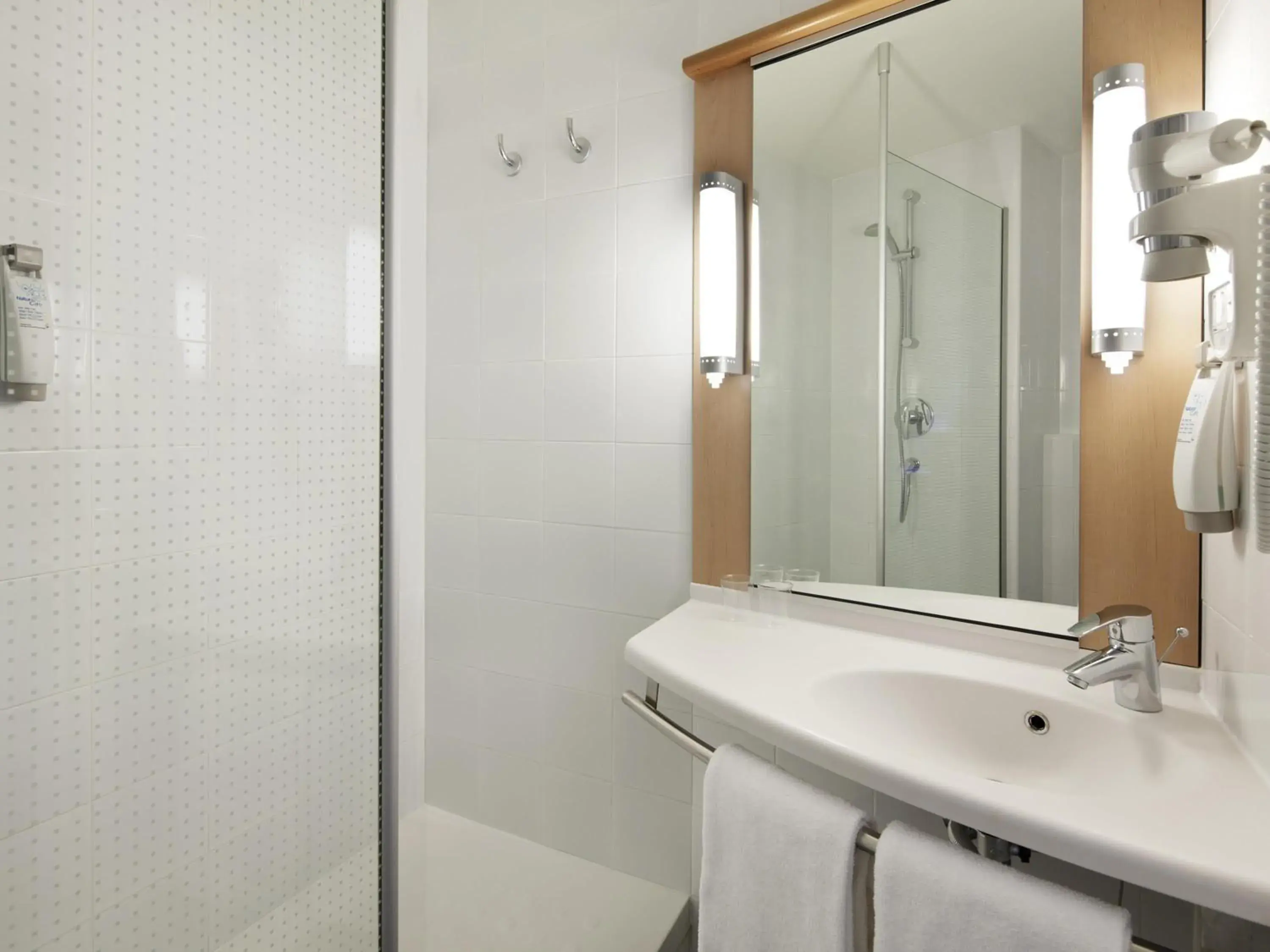 Bedroom in Ibis Lleida Bedroom in Ibis Lleida