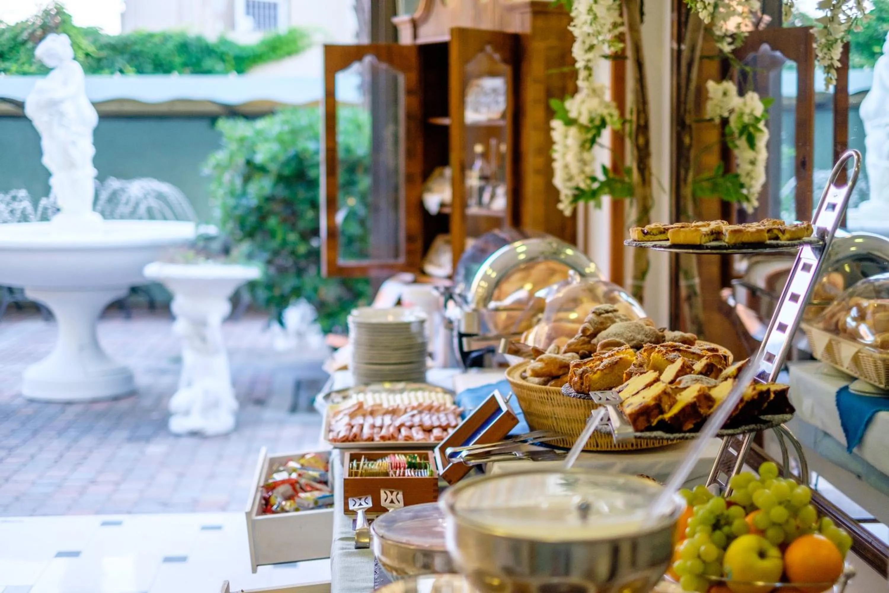 Food and drinks in Hotel Bristol