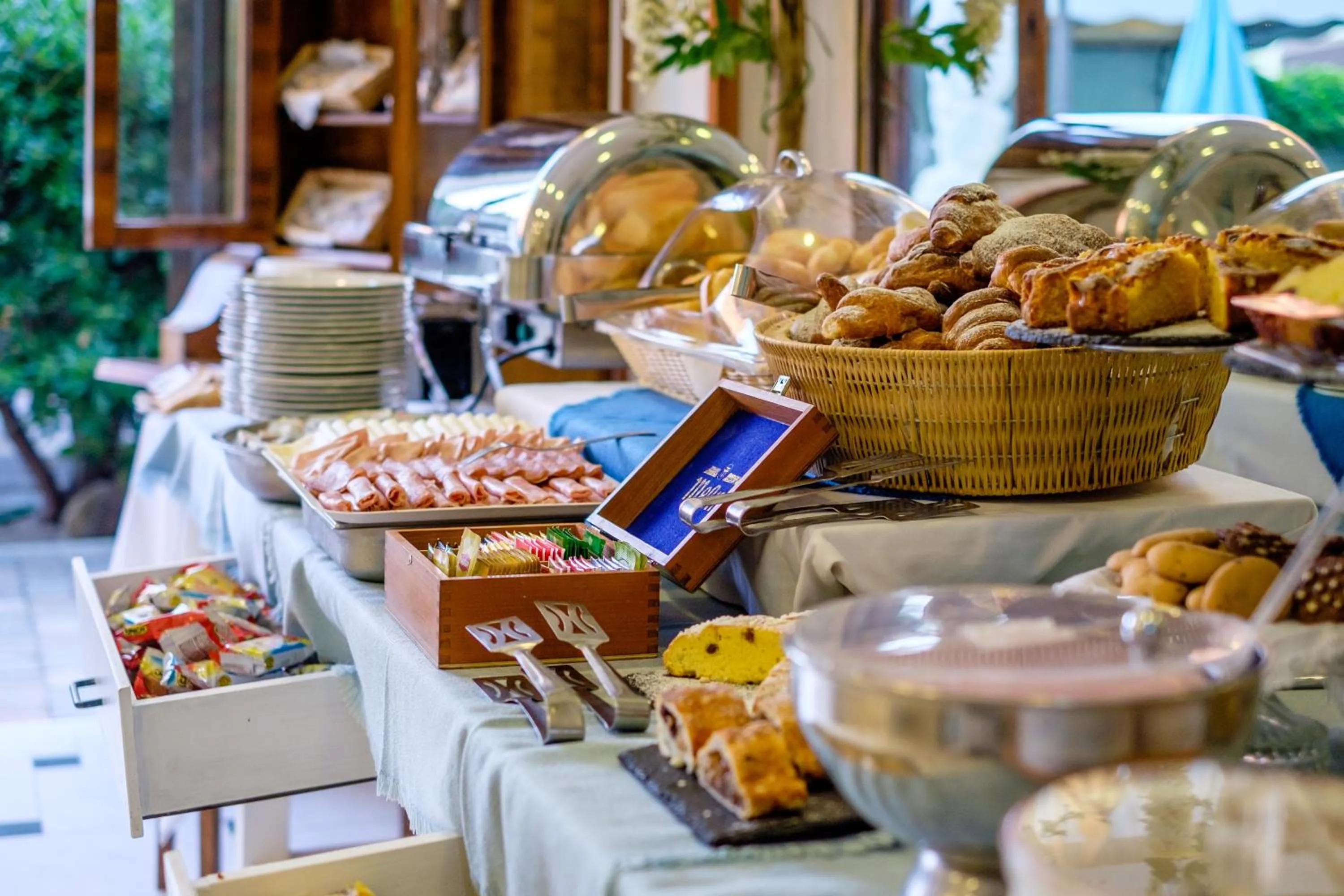 Food and drinks in Hotel Bristol