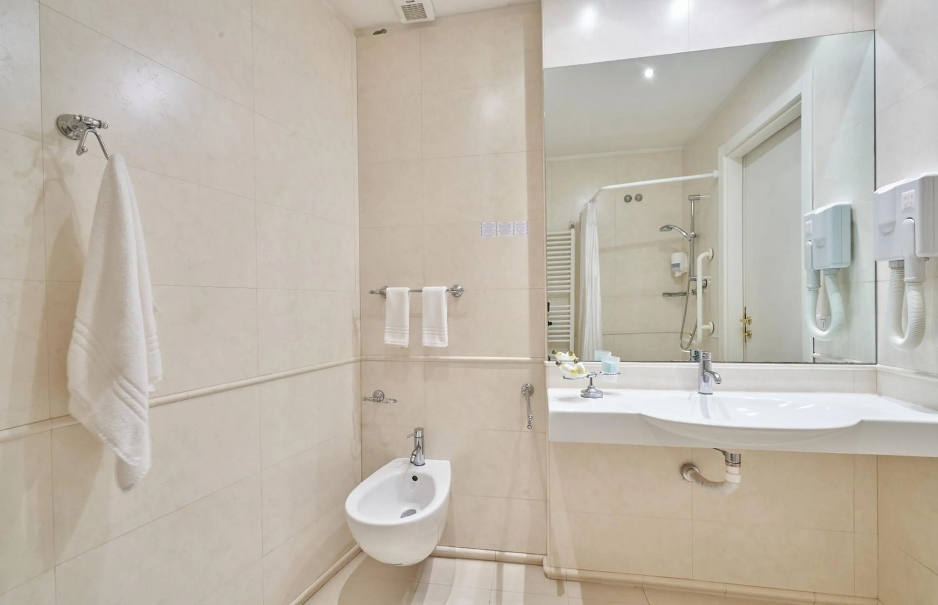 Shower in Hotel Bristol