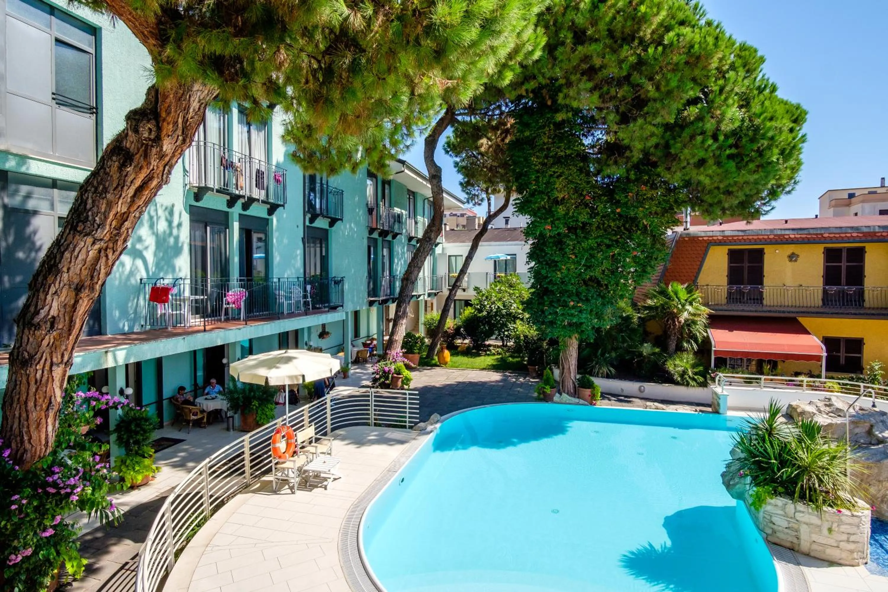 Property building in Hotel Bristol