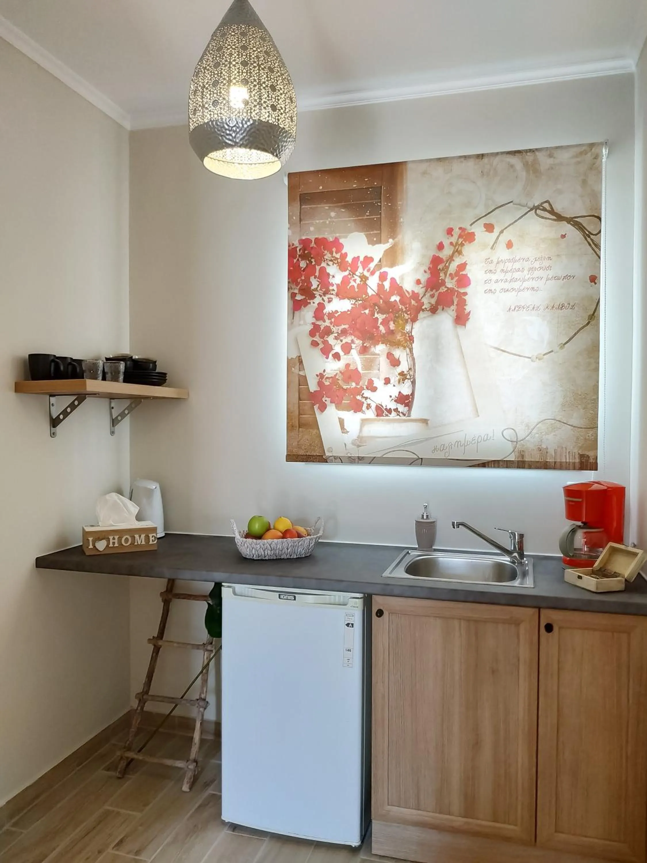 Kitchen or kitchenette in Lilly Apartments