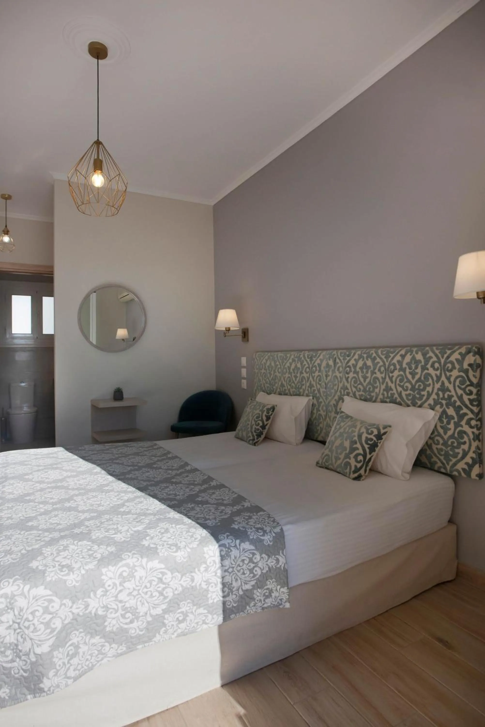 Bed in Lilly Apartments