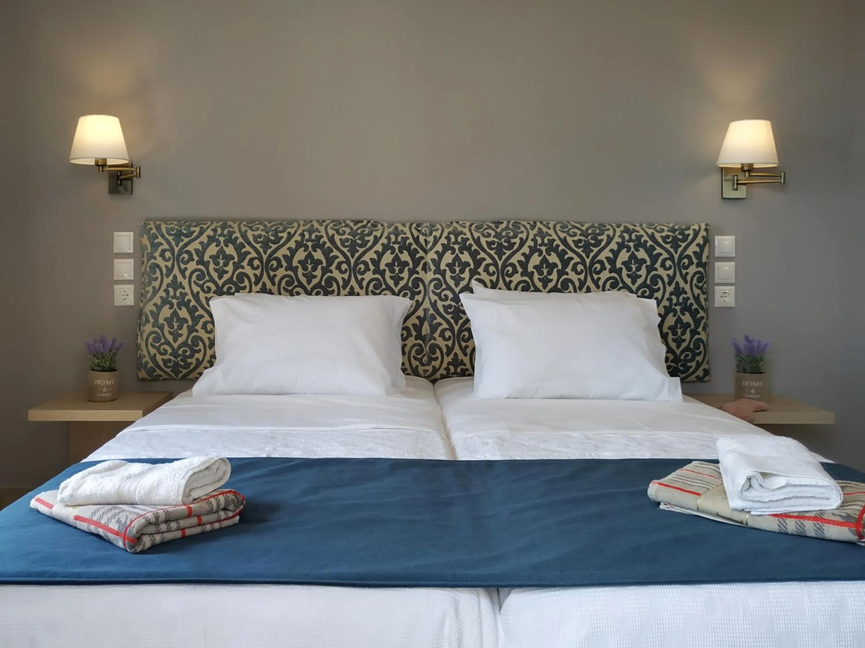 Bed in Lilly Apartments