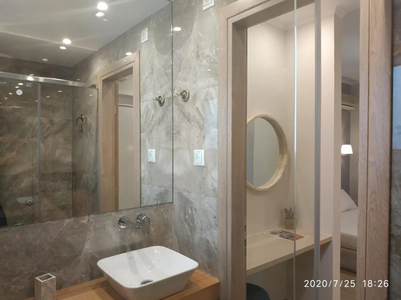 Bathroom in Lilly Apartments