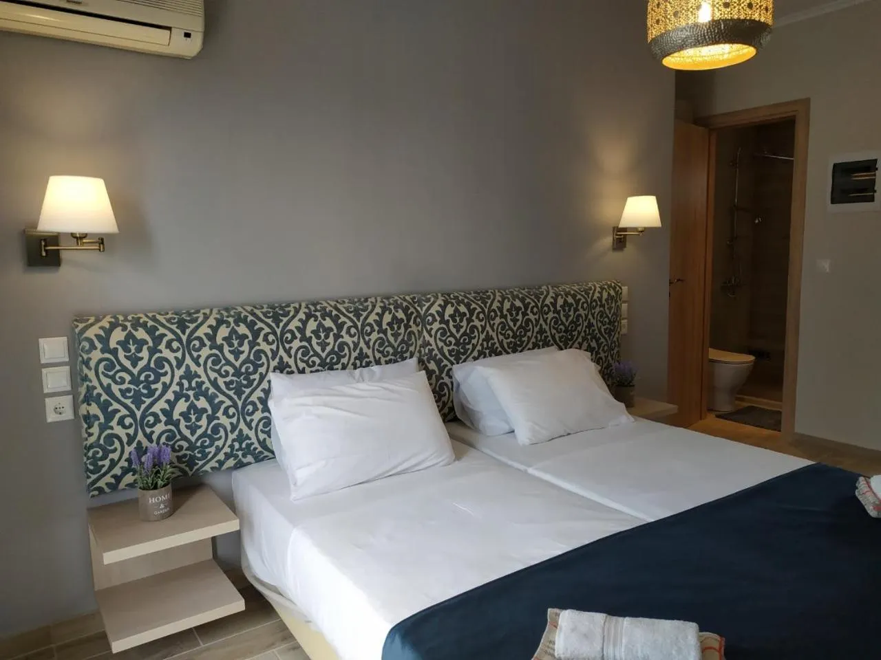 Bed in Lilly Apartments