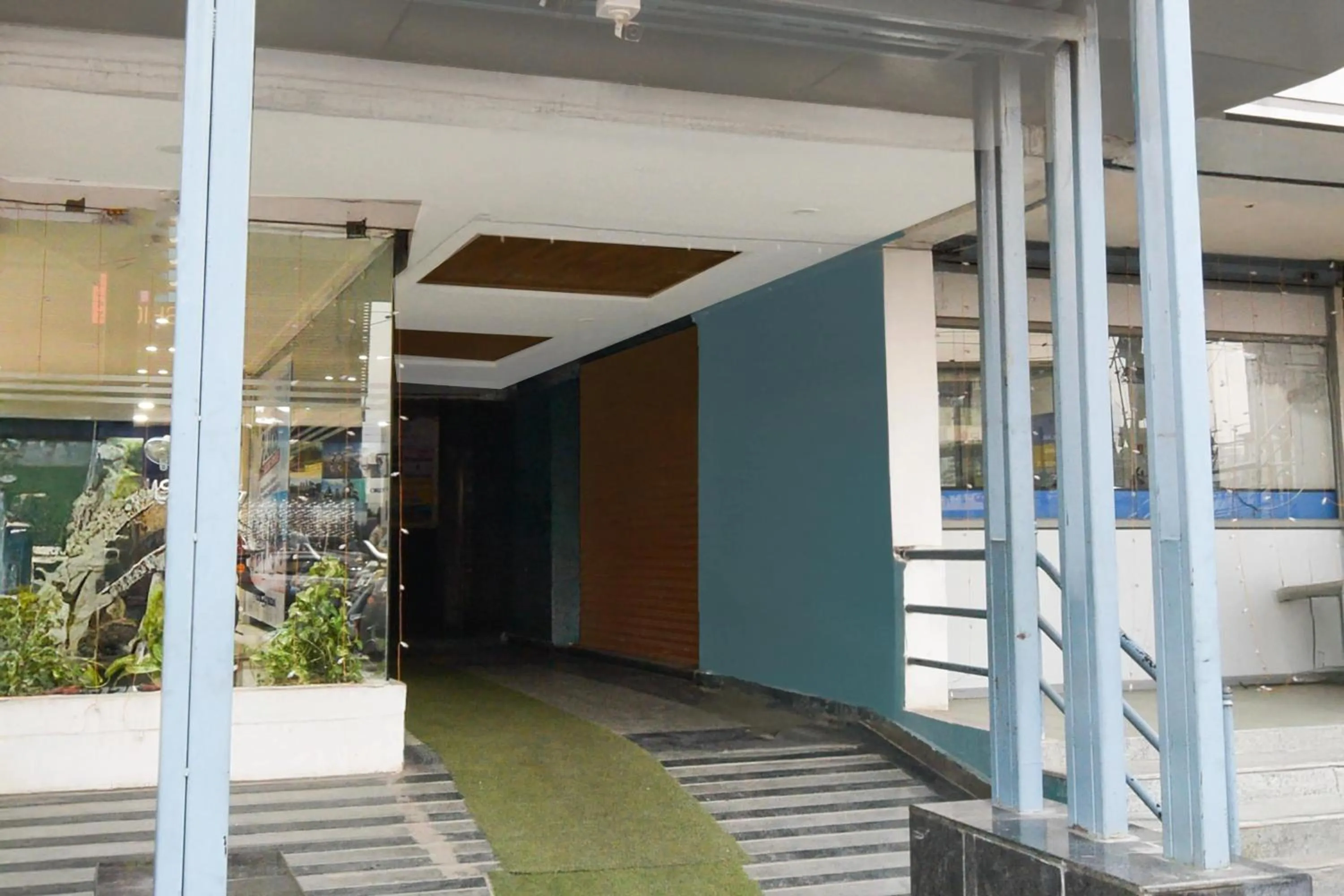 Facade/entrance in Super Townhouse Vanasthalipuram Formerly Hotel Surabhi