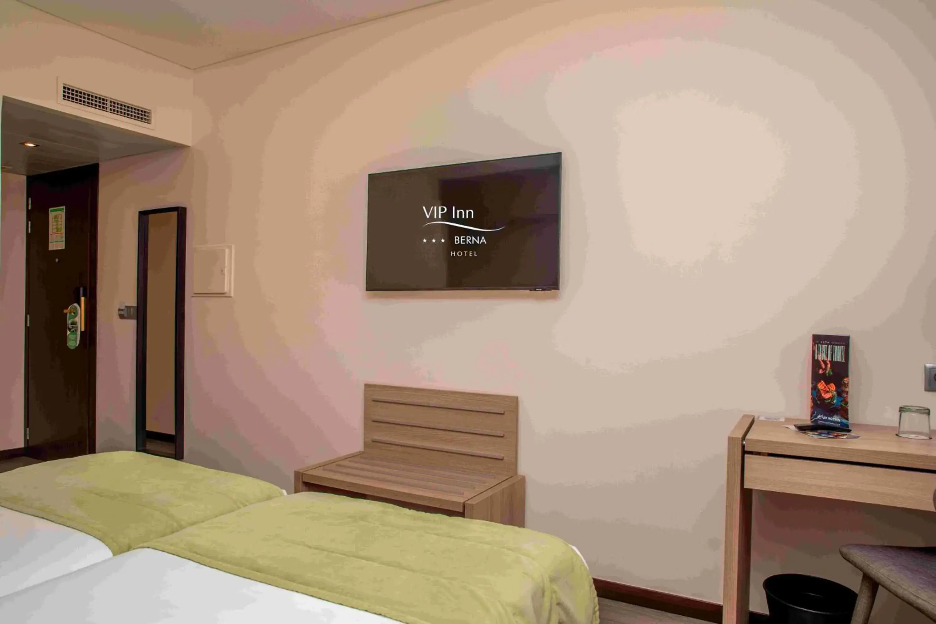 Bedroom, Bed in VIP Inn Berna Hotel Bedroom, Bed in VIP Inn Berna Hotel