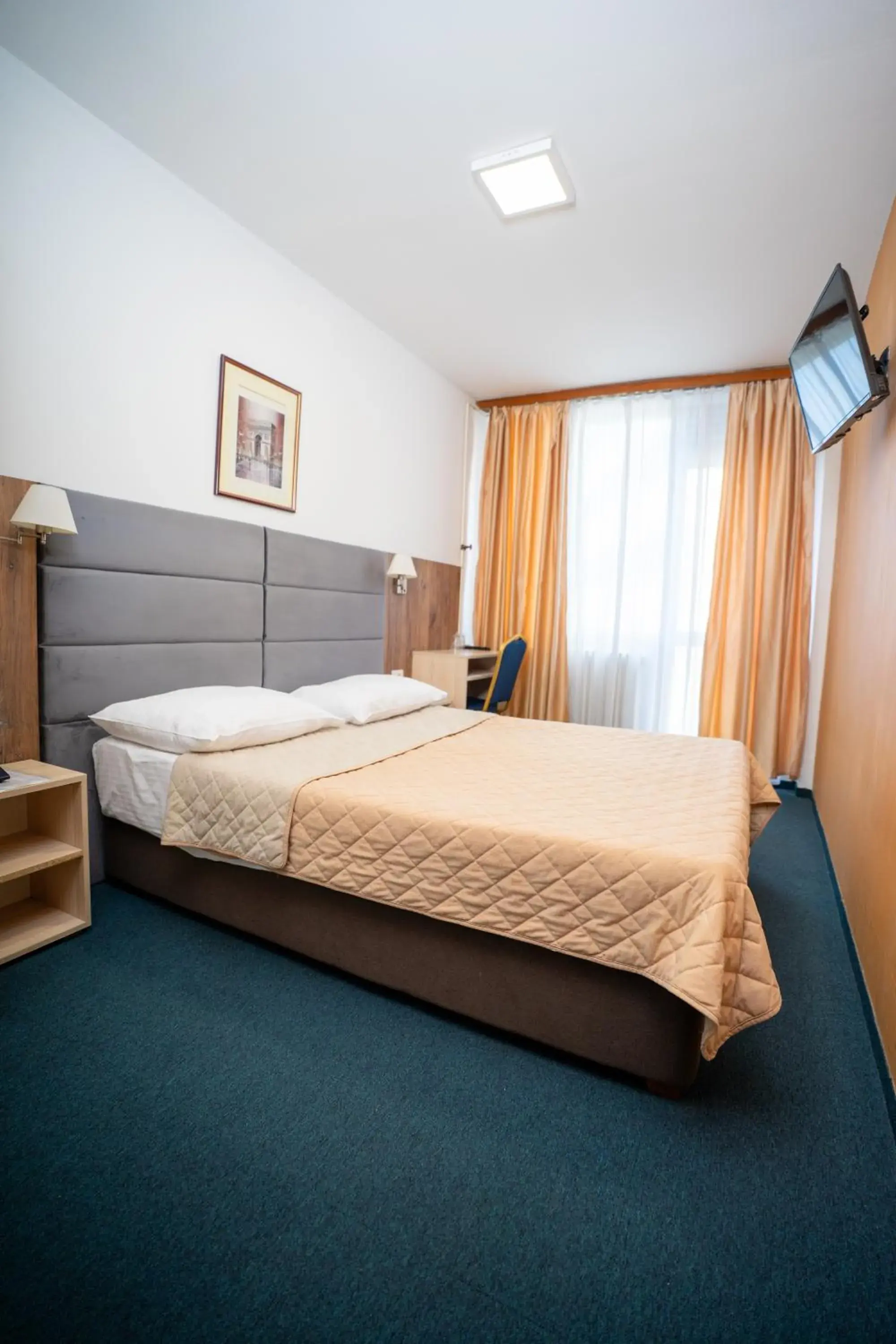 Photo of the whole room, Bed in Hotel Slavija Photo of the whole room, Bed in Hotel Slavija