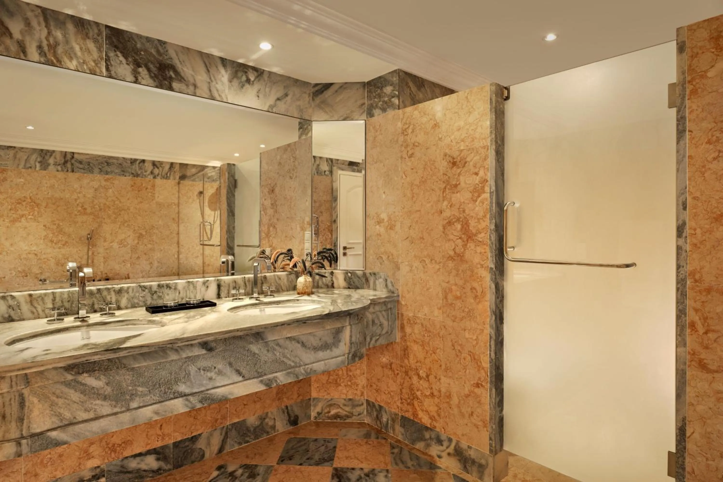 Photo of the whole room in Penha Longa Resort