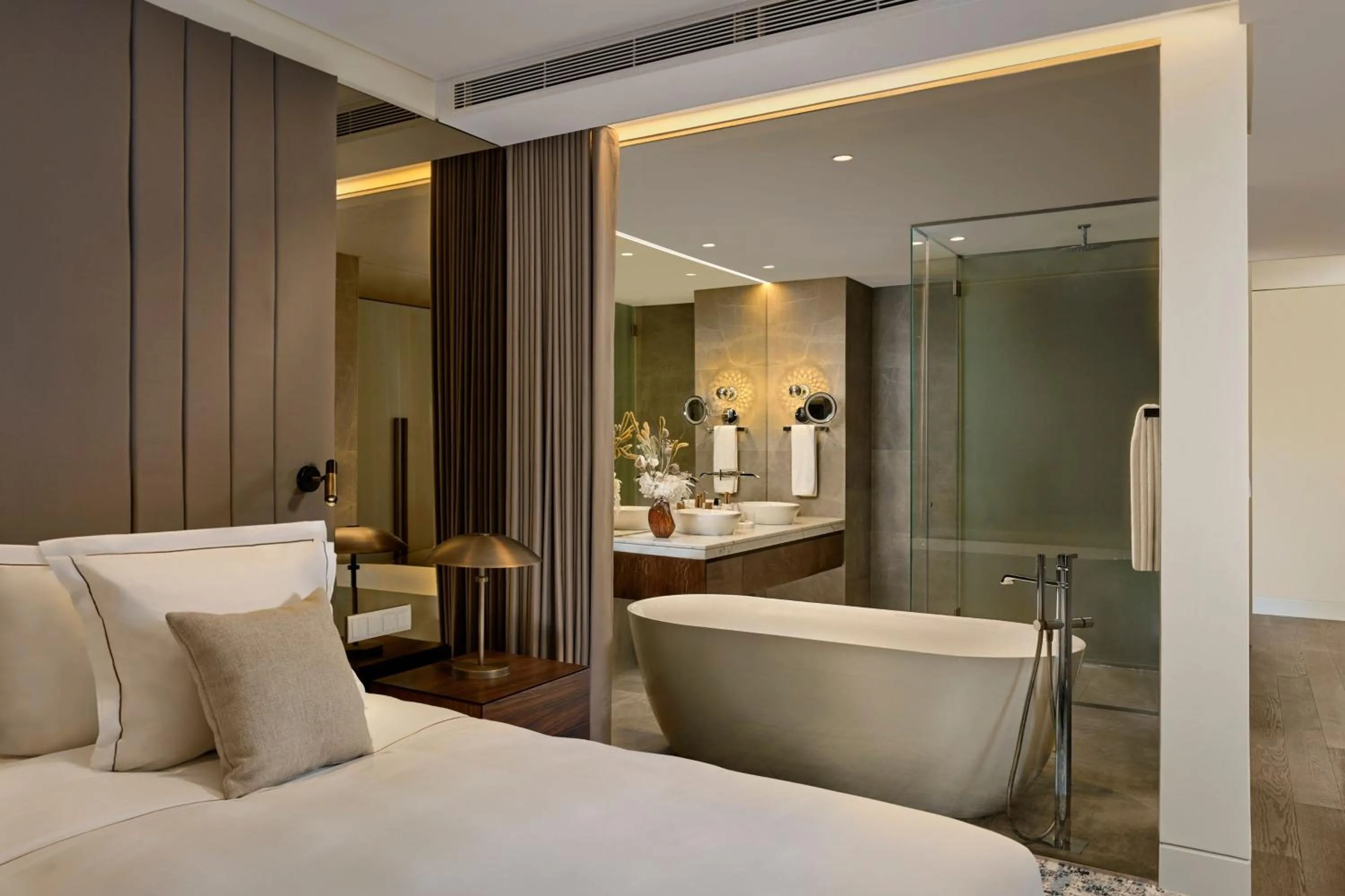 Bathroom, Bed in Penha Longa Resort