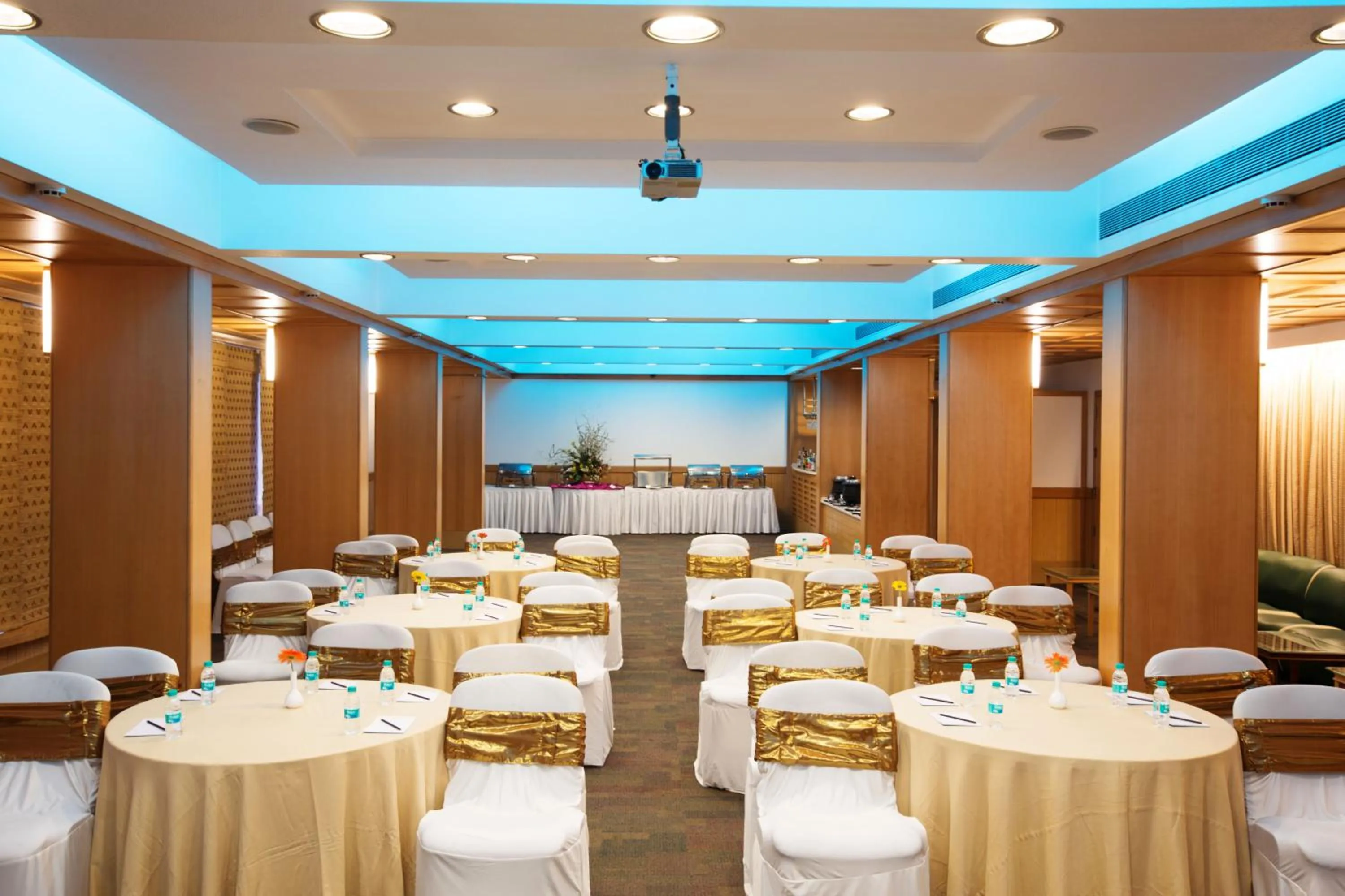 Business facilities in E Square The Fern, Pune