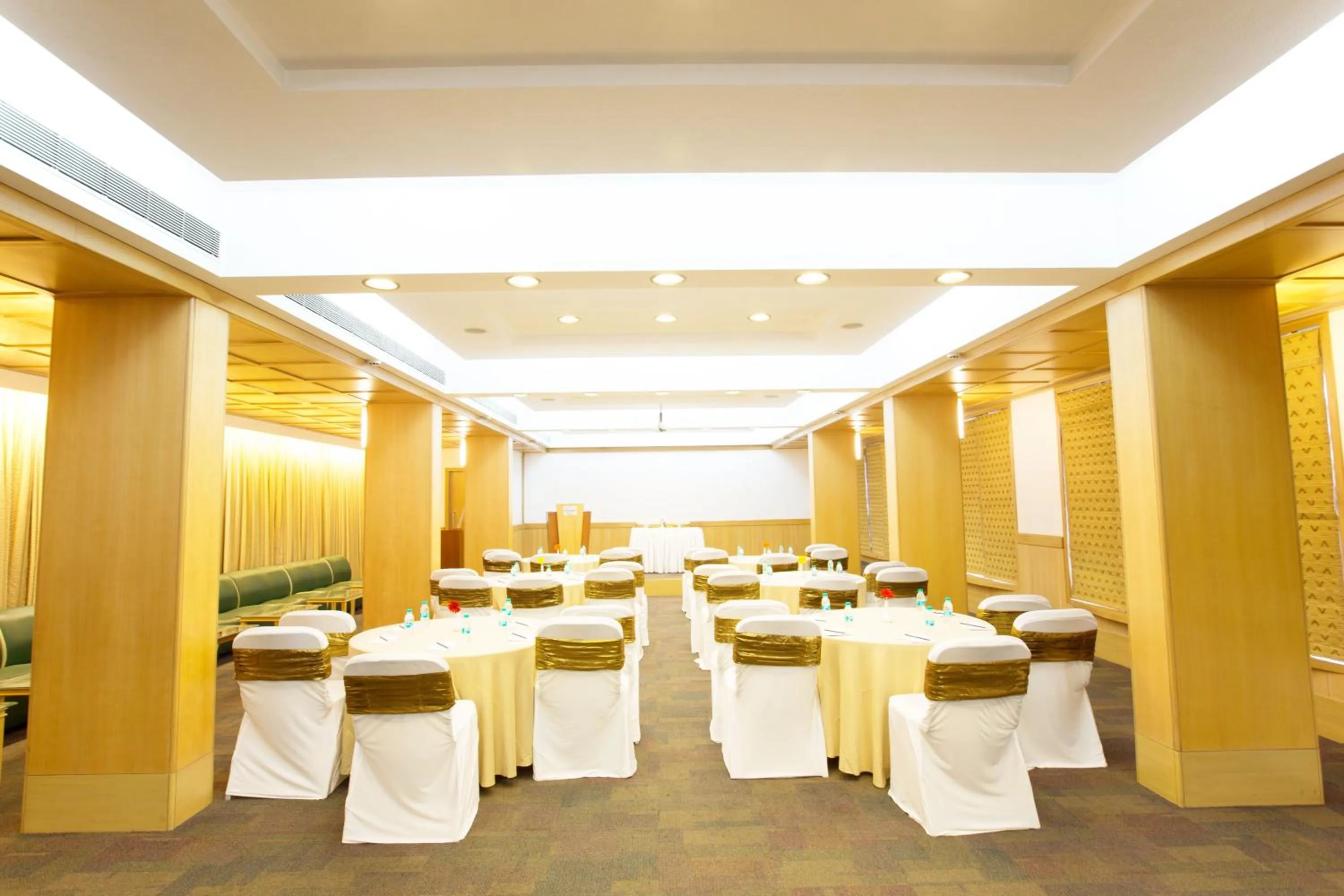 Business facilities in E Square The Fern, Pune
