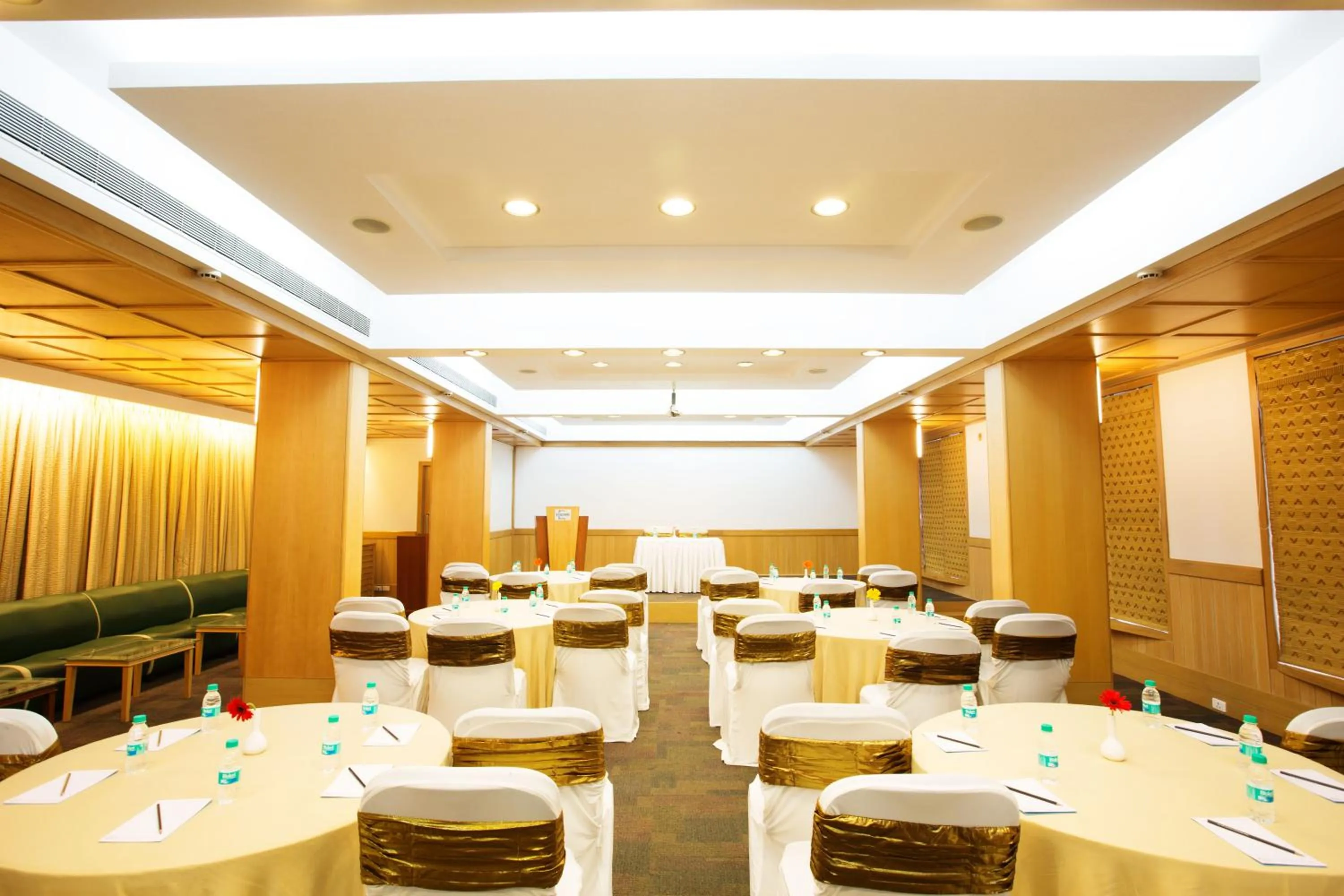 Business facilities in E Square The Fern, Pune