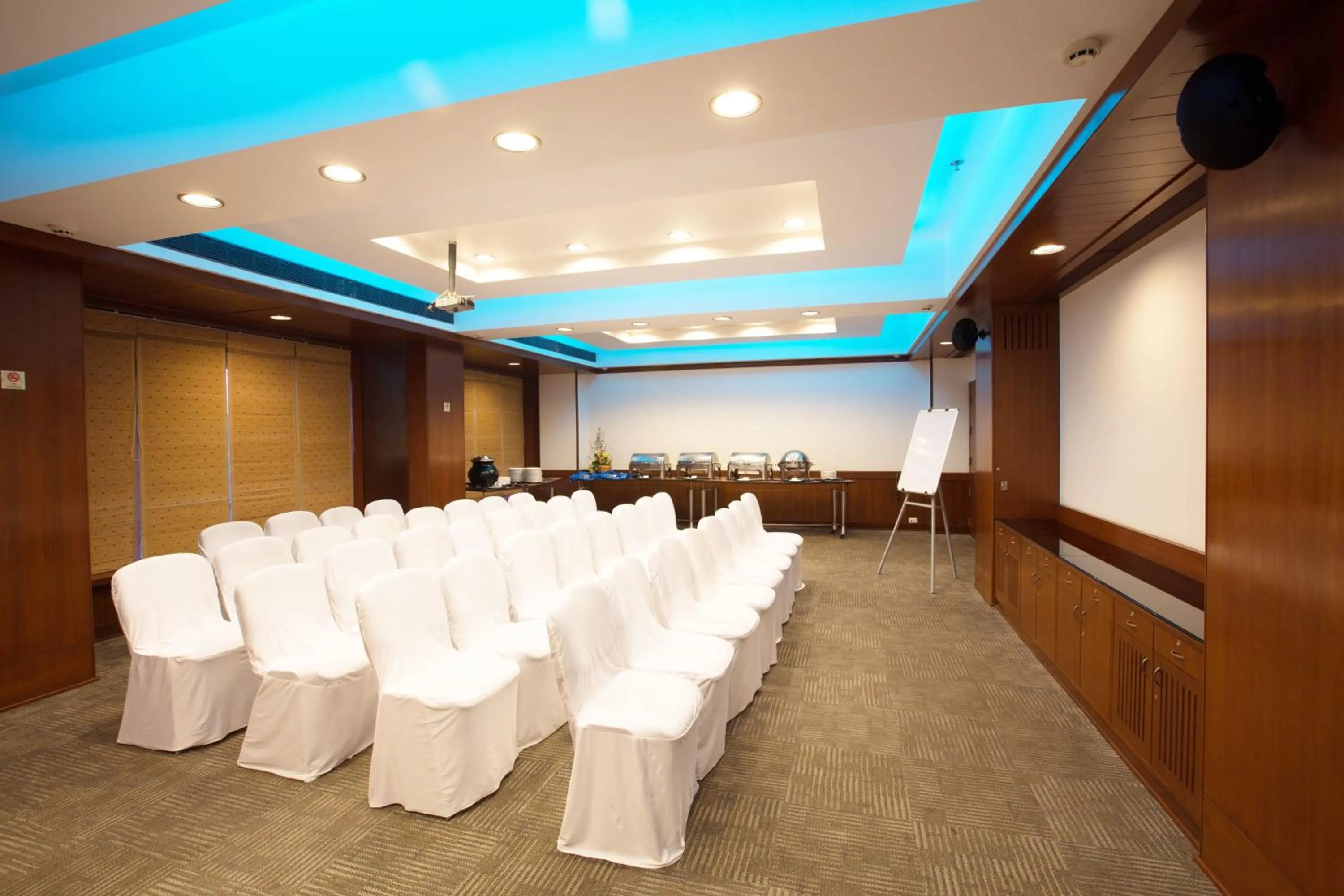 Business facilities in E Square The Fern, Pune