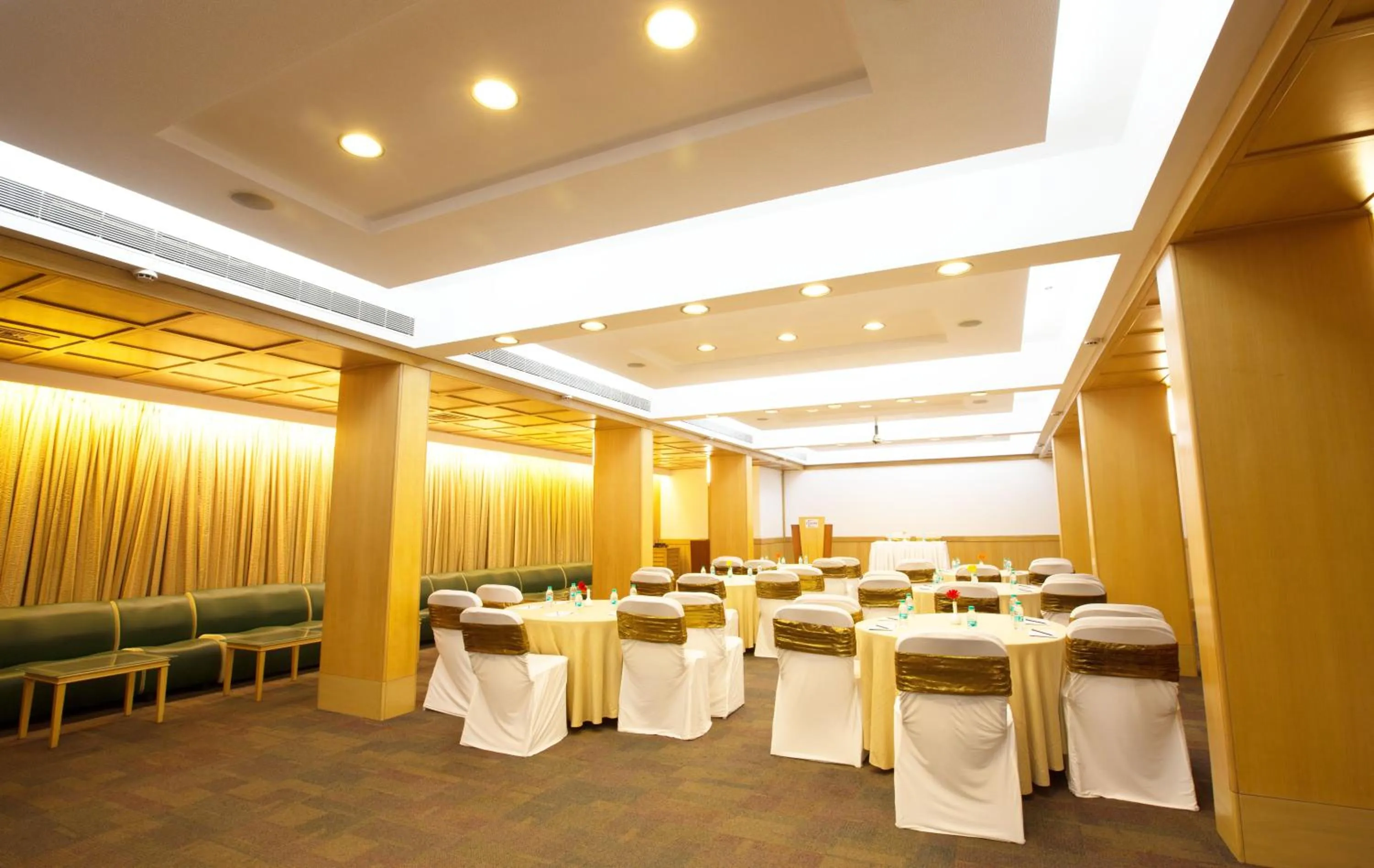 Business facilities in E Square The Fern, Pune