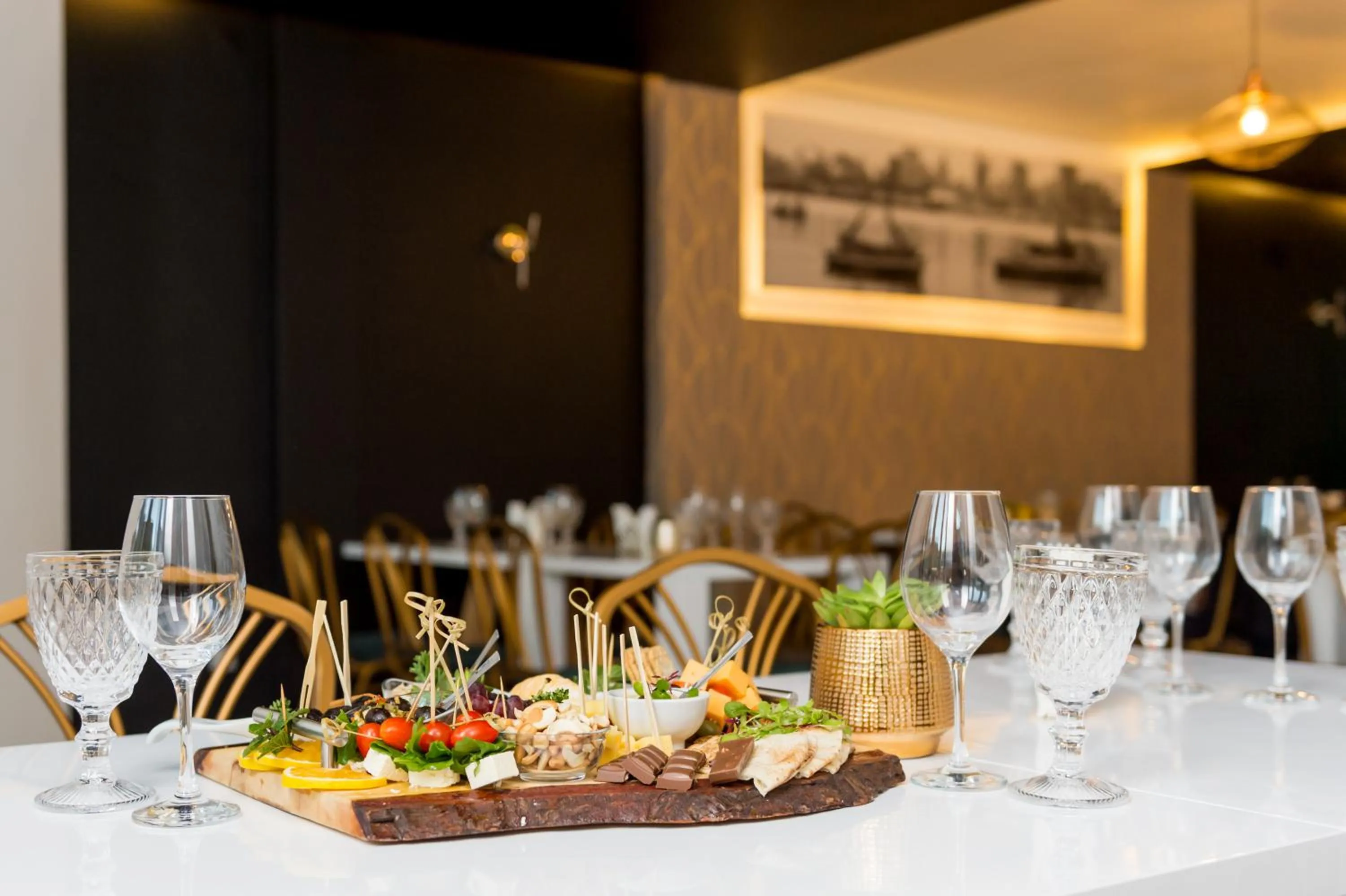 Restaurant/places to eat in Angel Boutique Hotel