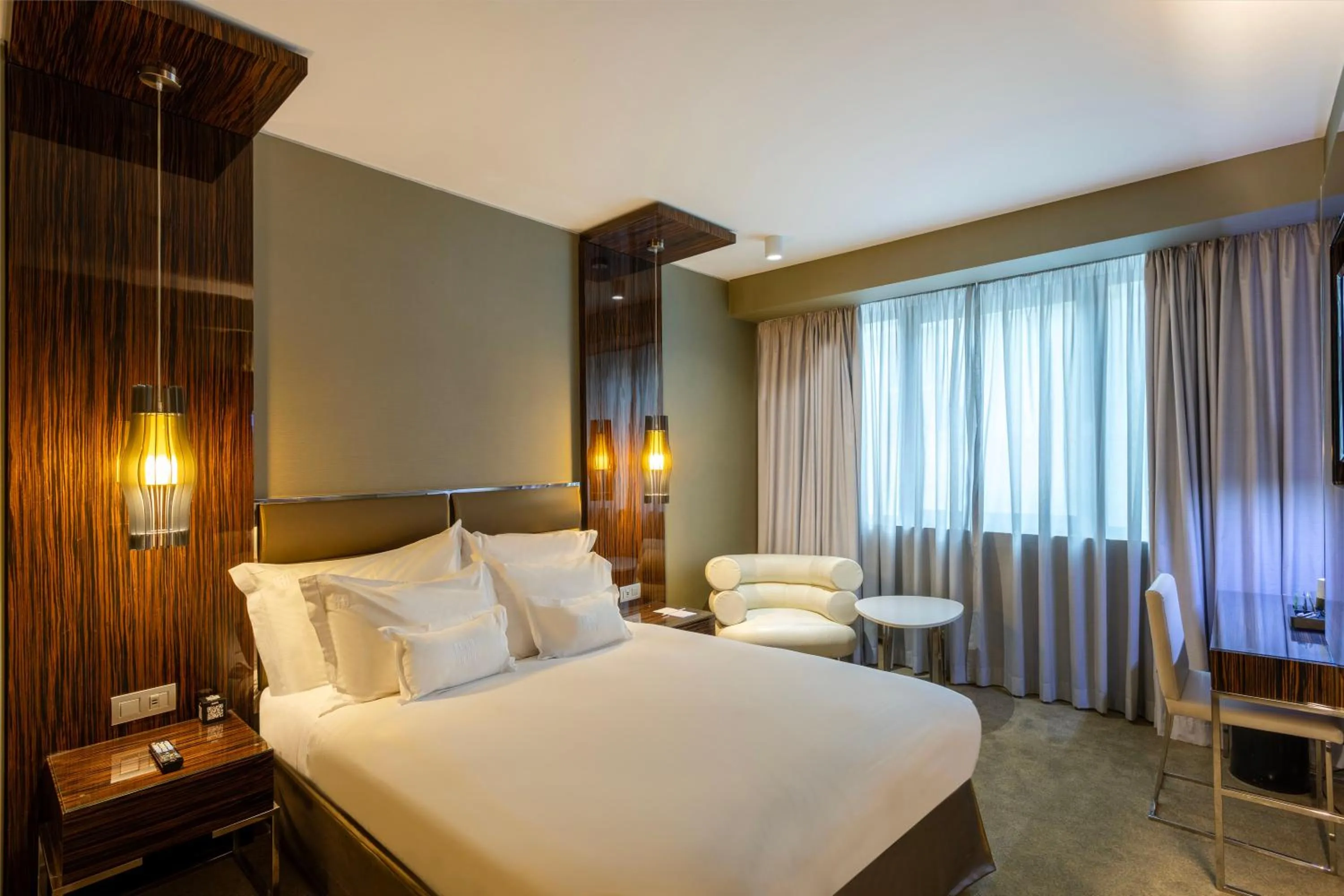 Bedroom, Bed in Altis Grand Hotel