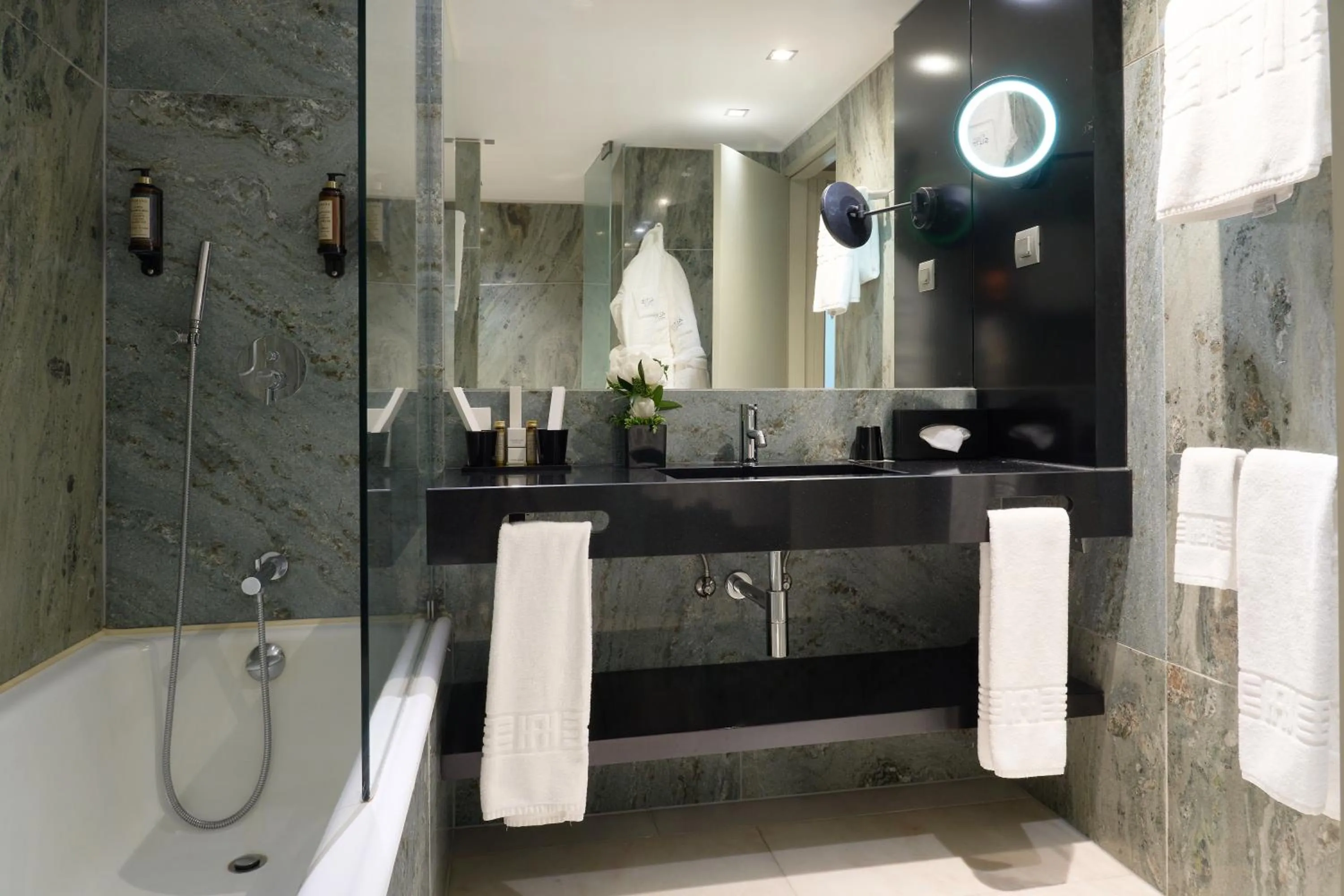 Shower in Altis Grand Hotel