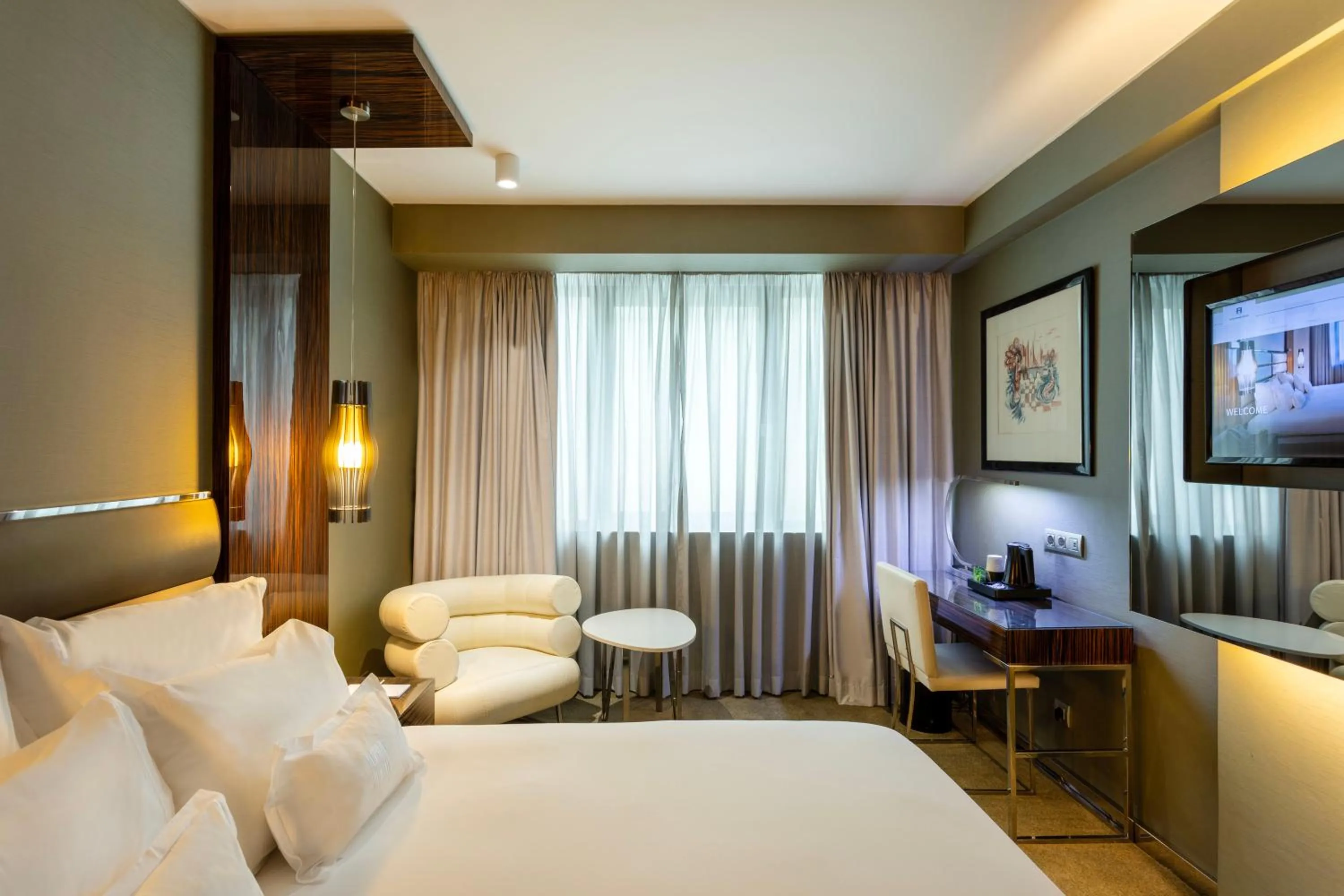 Bedroom, Bed in Altis Grand Hotel