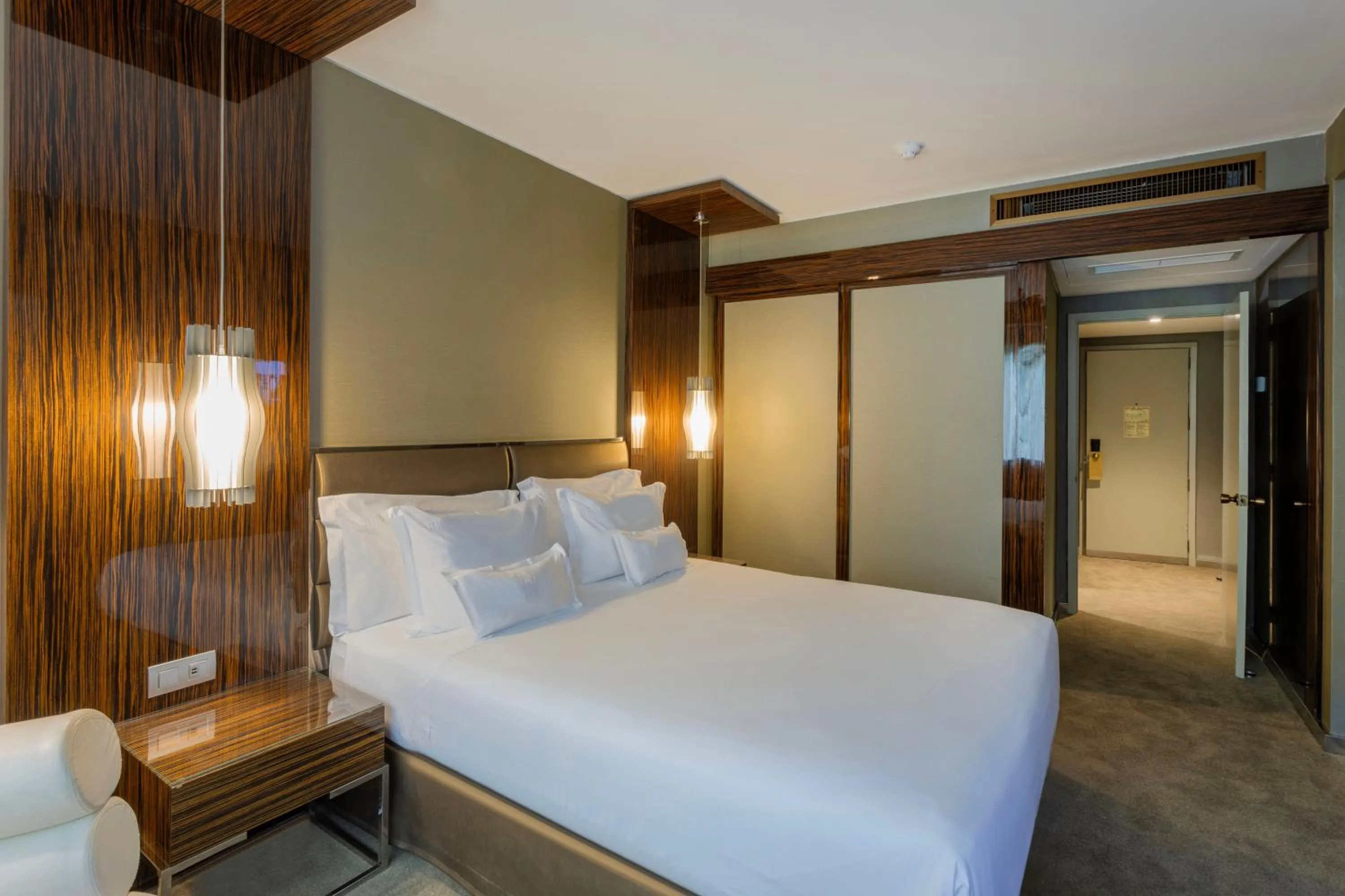 Bed in Altis Grand Hotel