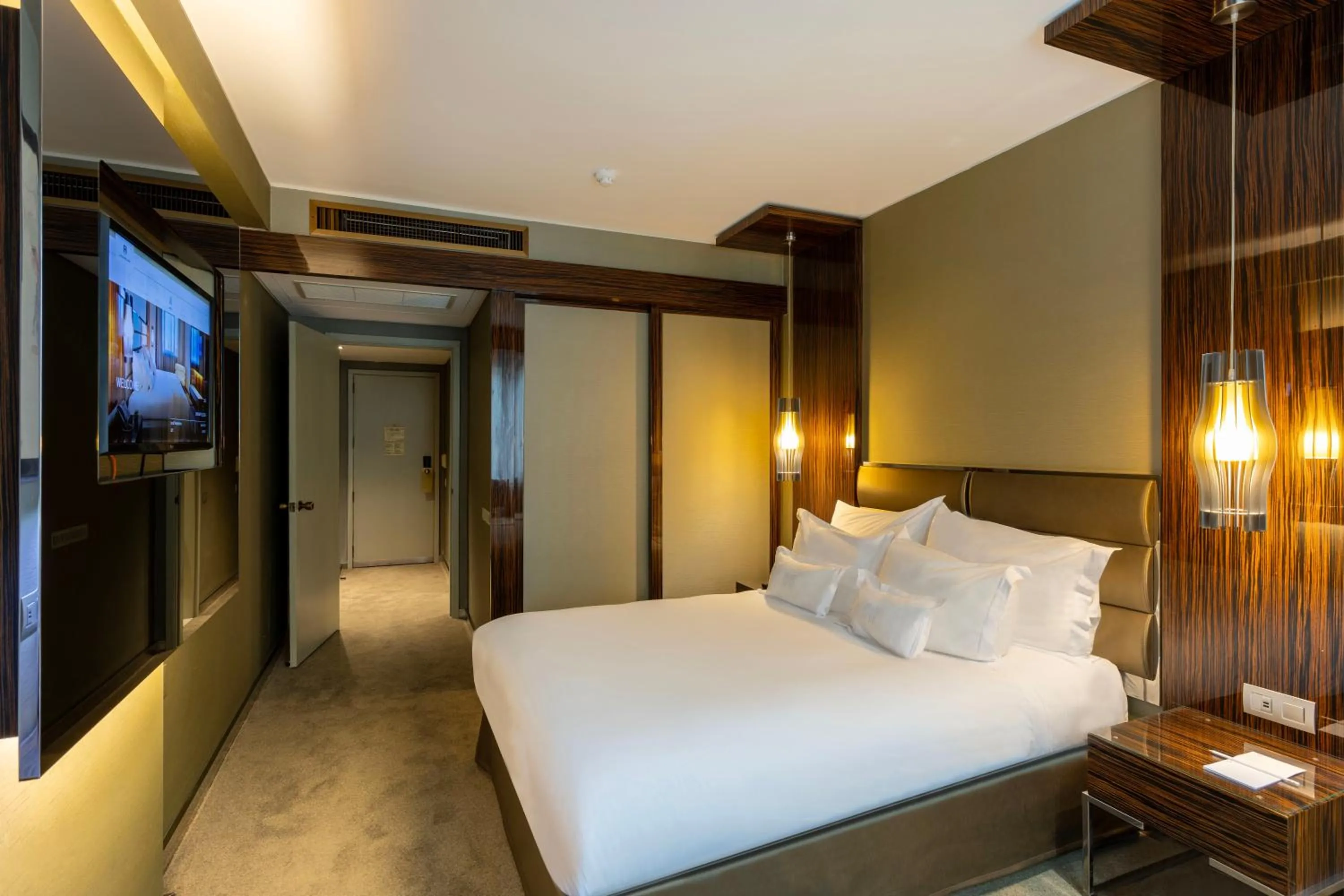 Bed in Altis Grand Hotel