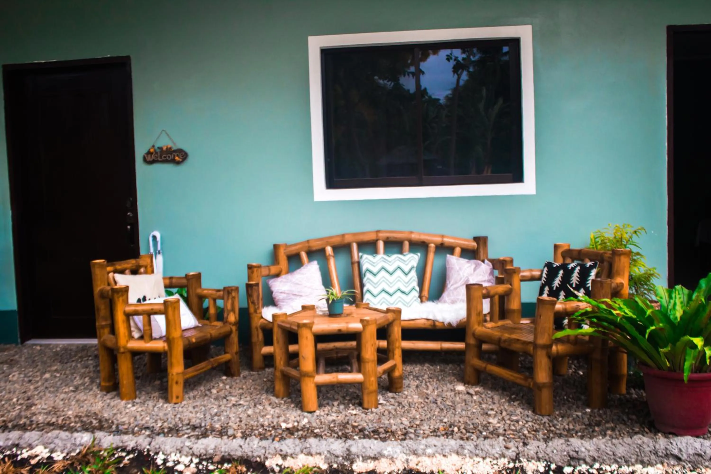 Seating area in Vailtin Home Point